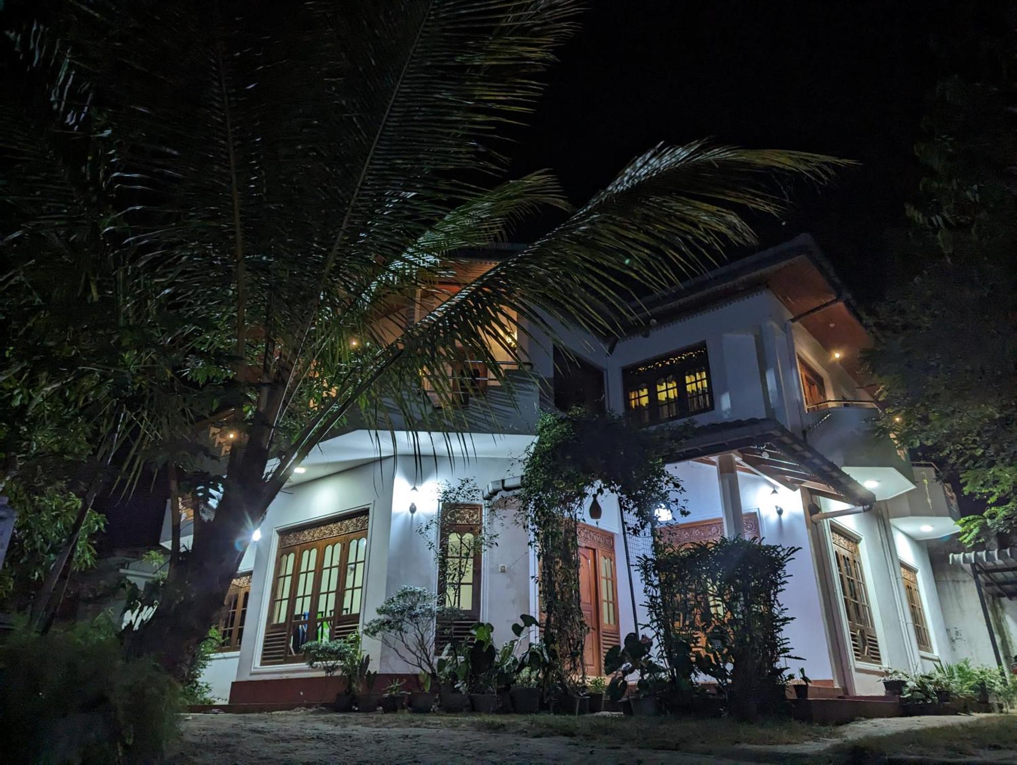 Moon Water's Edge Homestay Kandy