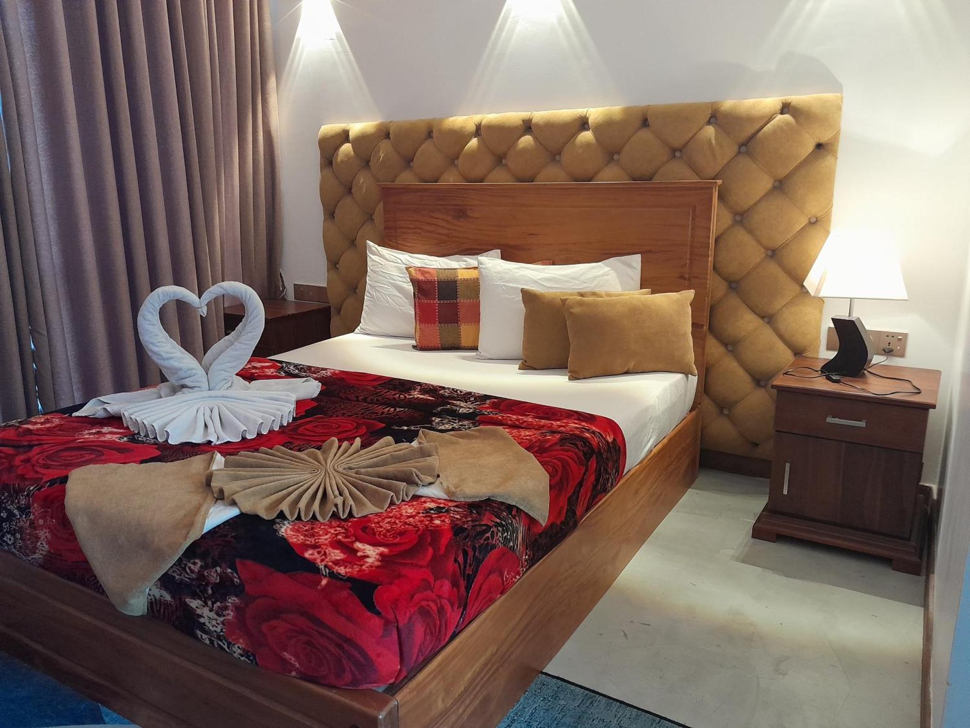 Crown & Crown Hotel