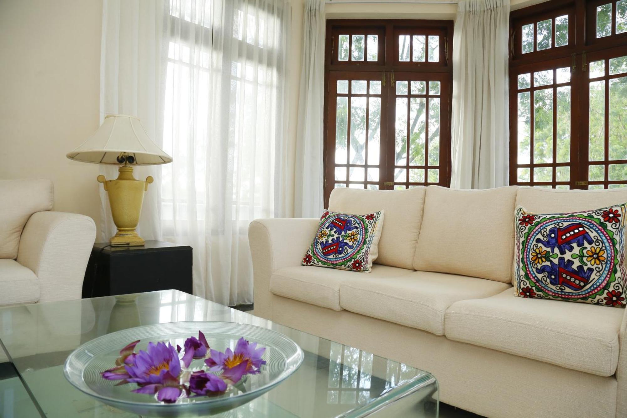 Crown Hills Guest house *