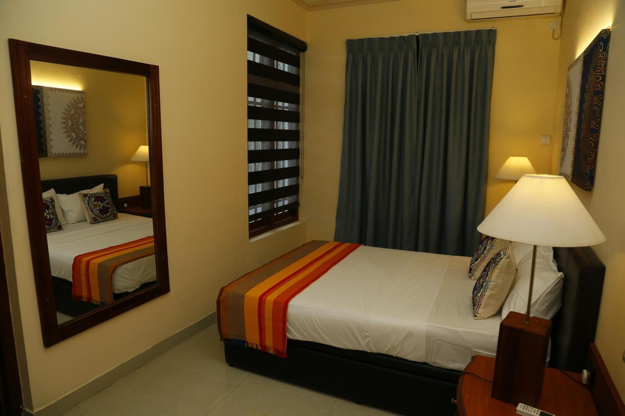 Crown Hills * Kandy