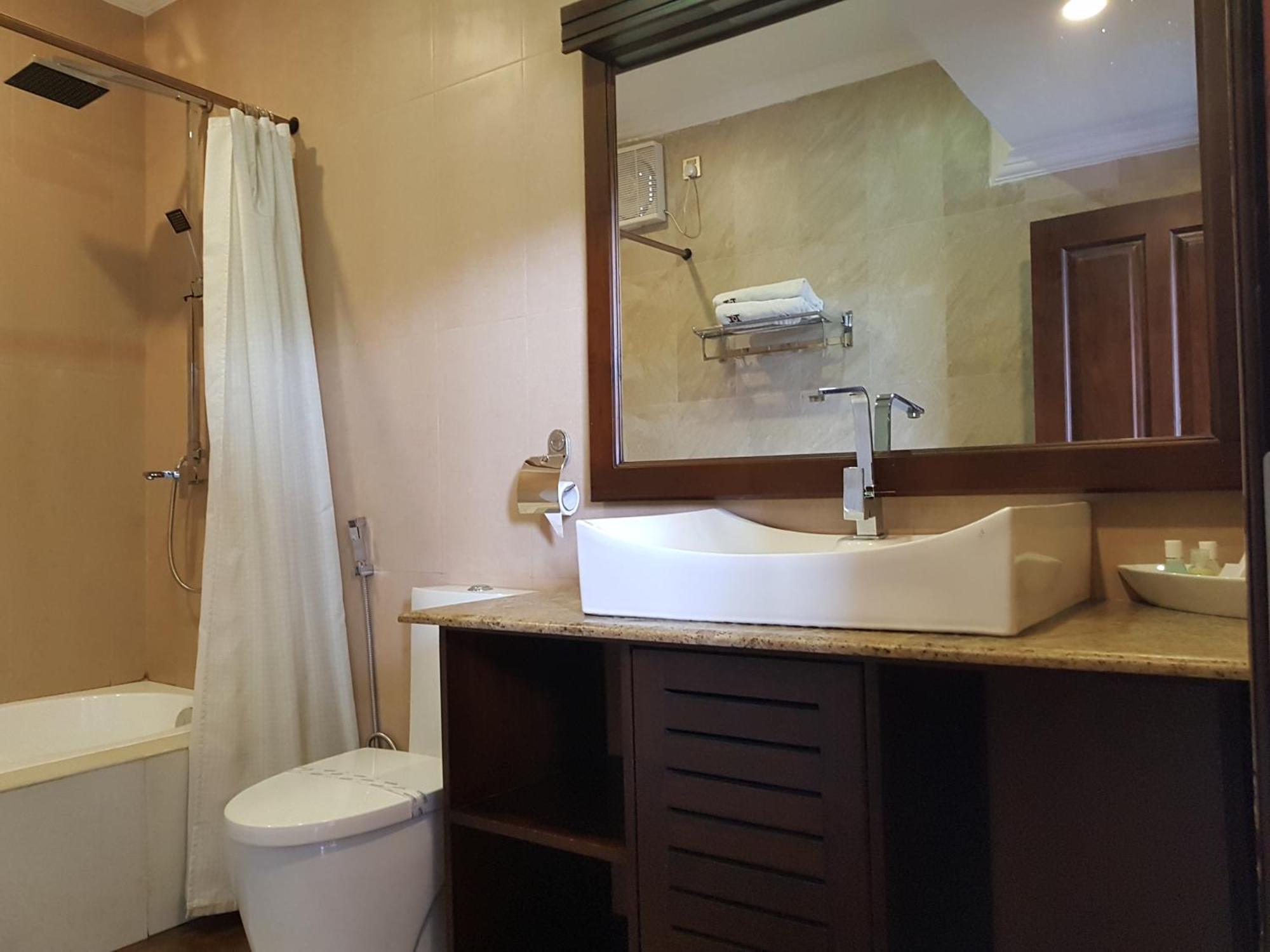 Galaxy Hotel 3*