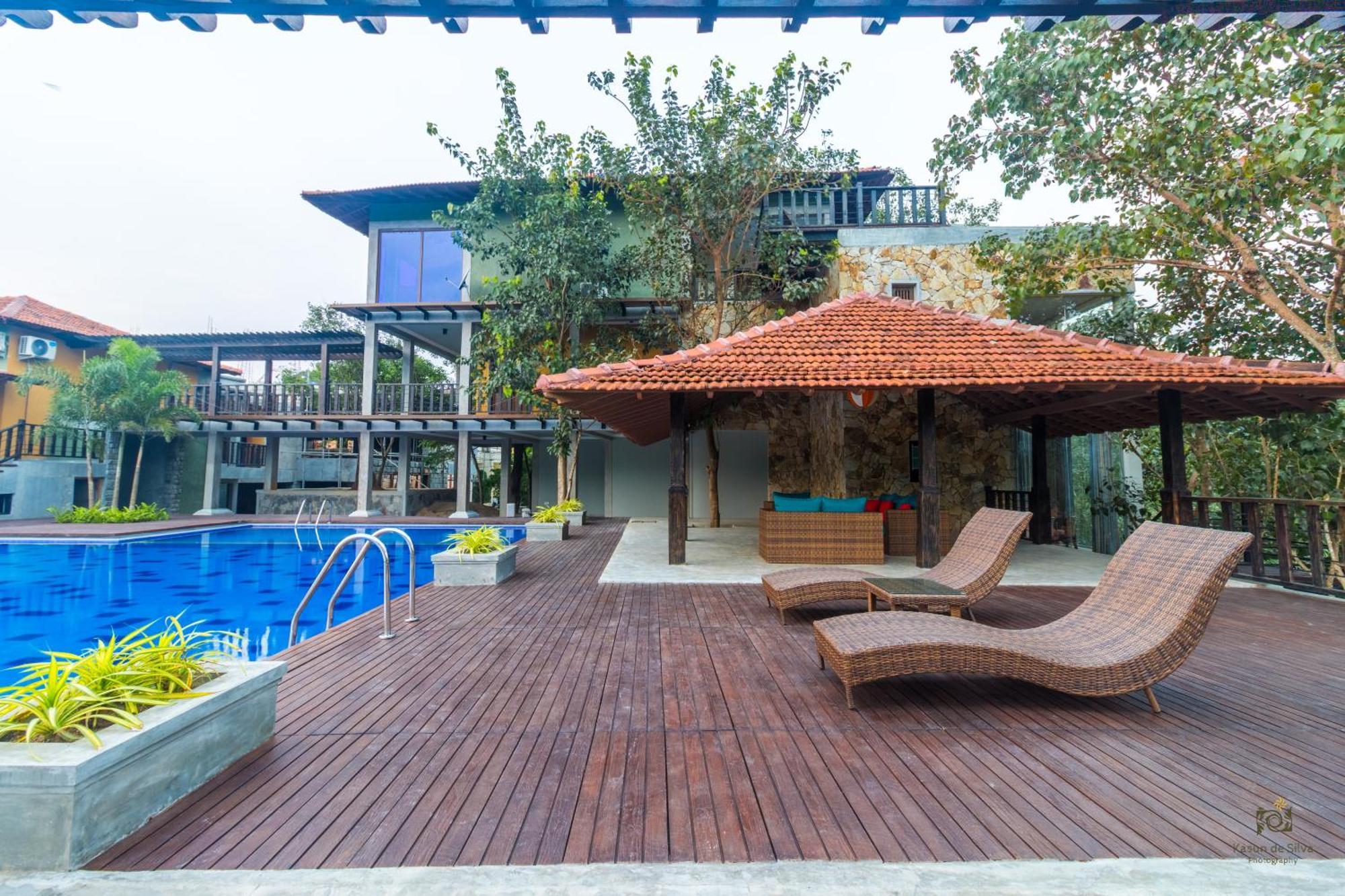 Serendip Stone And Hotel 4*