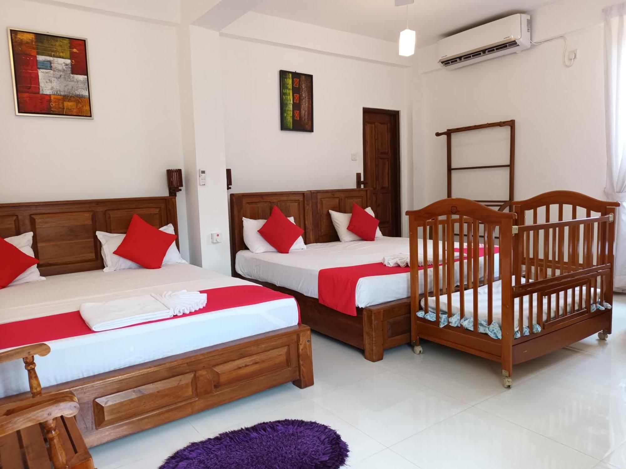 White Camelot Hotel 3*
