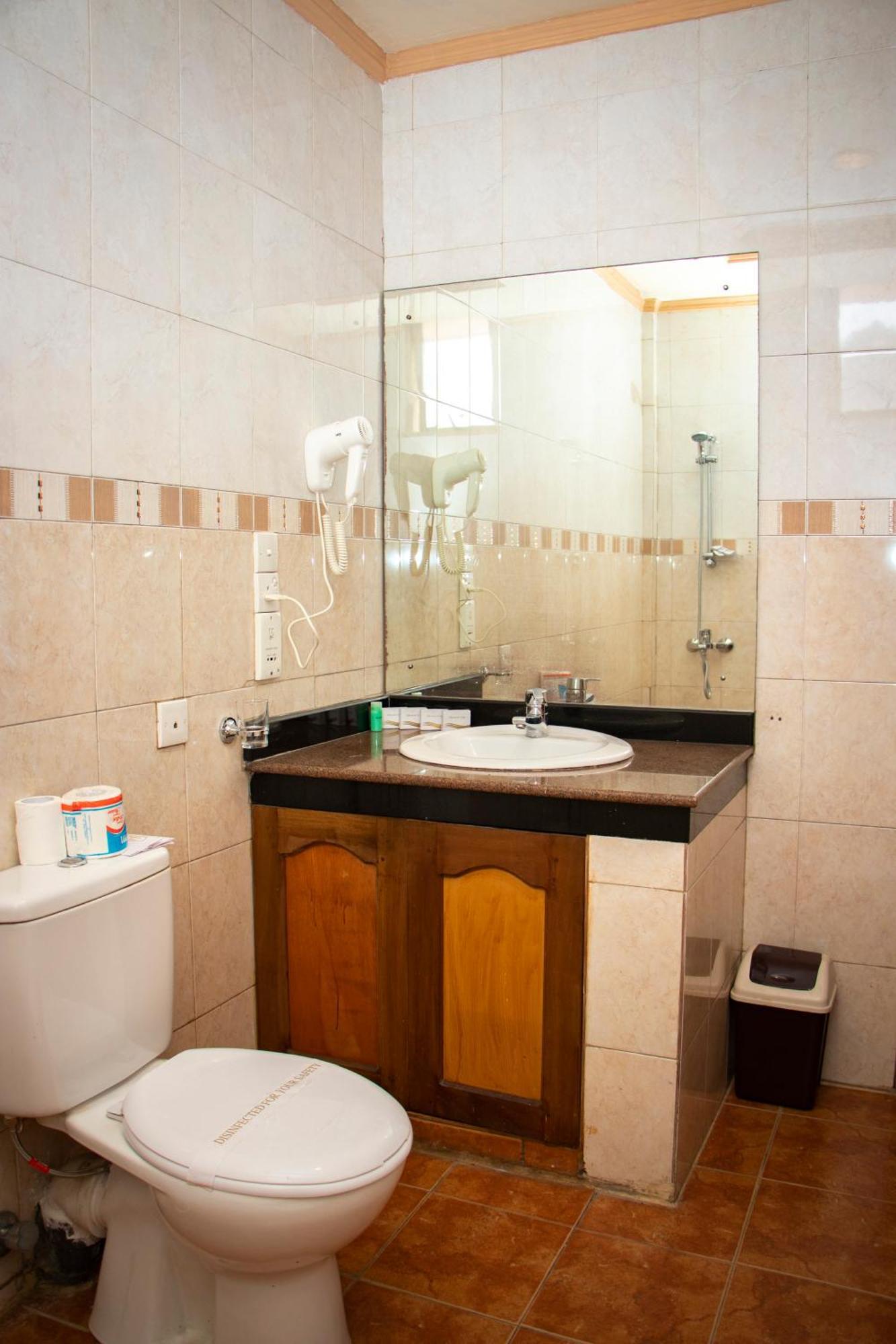 Lakefield Hotel 3*