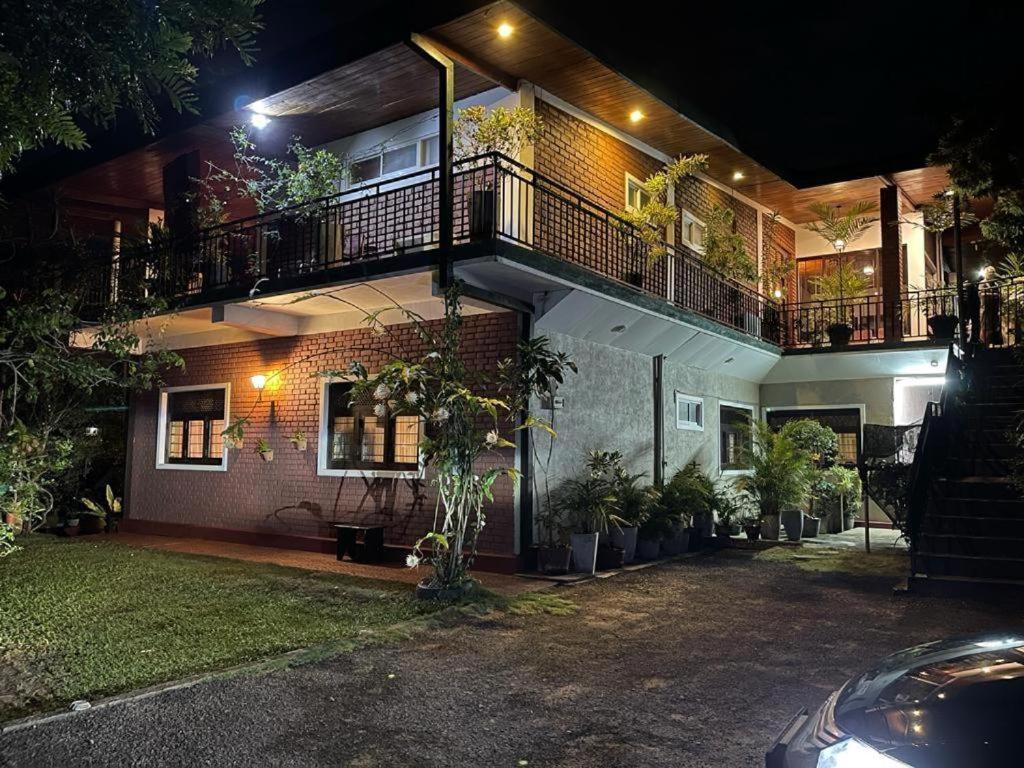 The Tenthola 3* Kandy