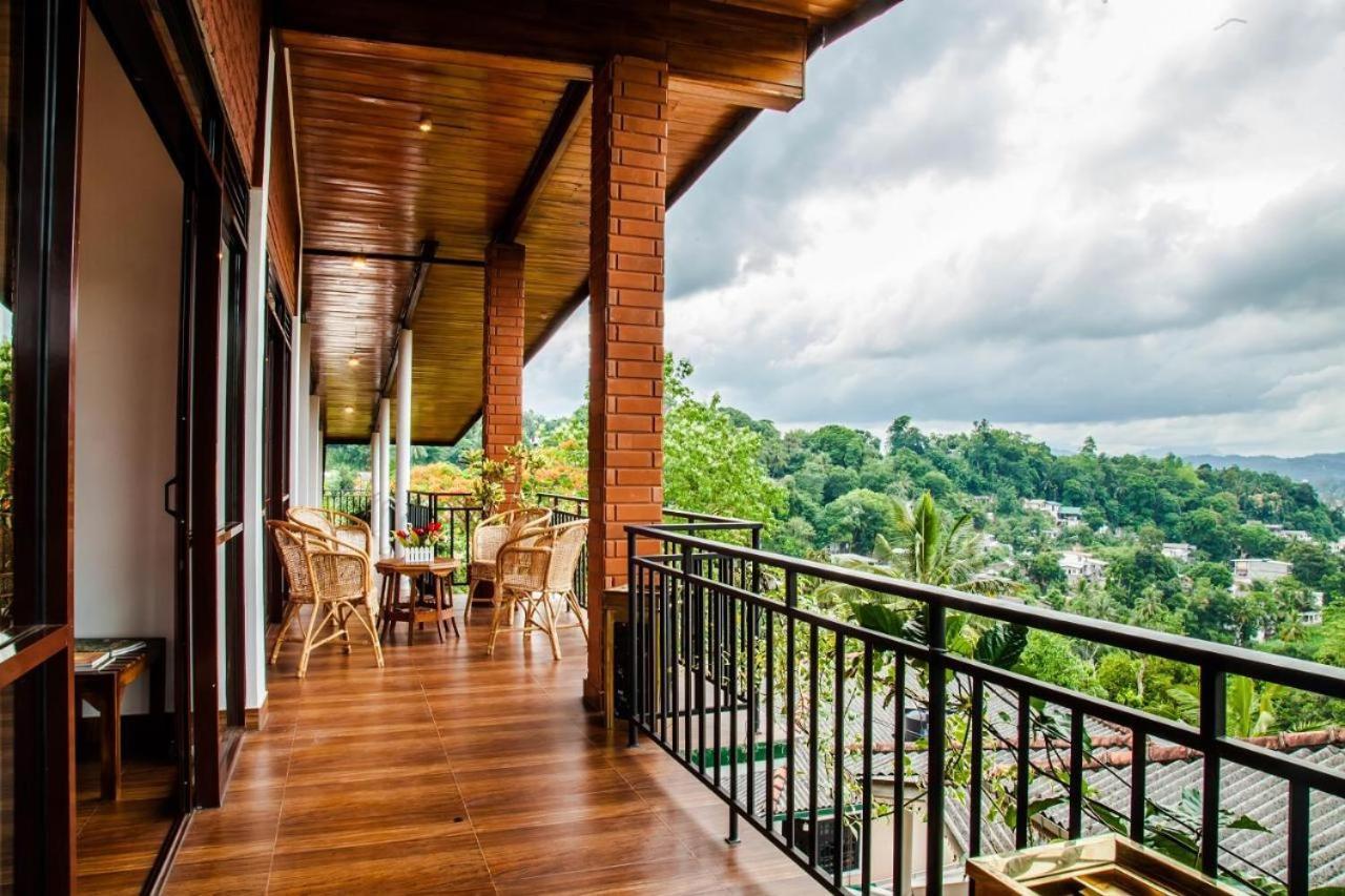 The Tenthola Kandy