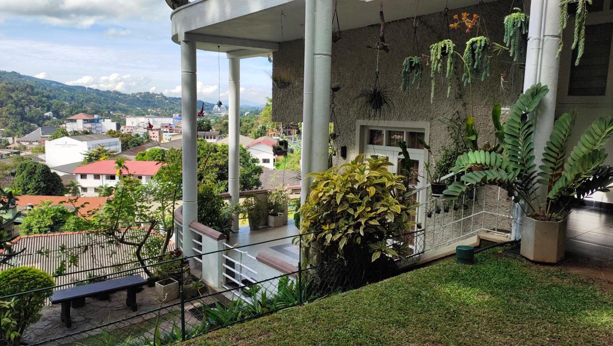 Marvel Hills * Kandy