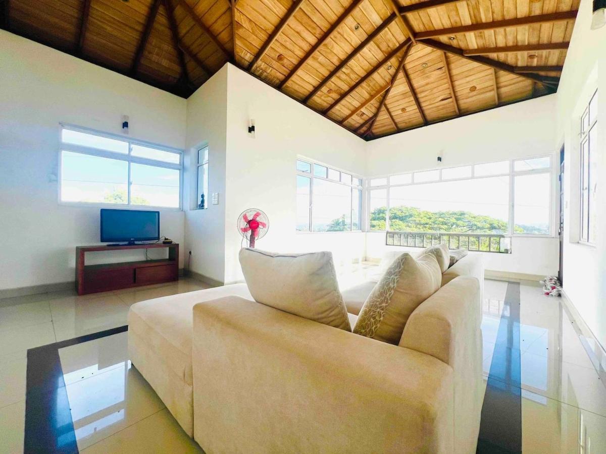 Homestay Rockview Gardens