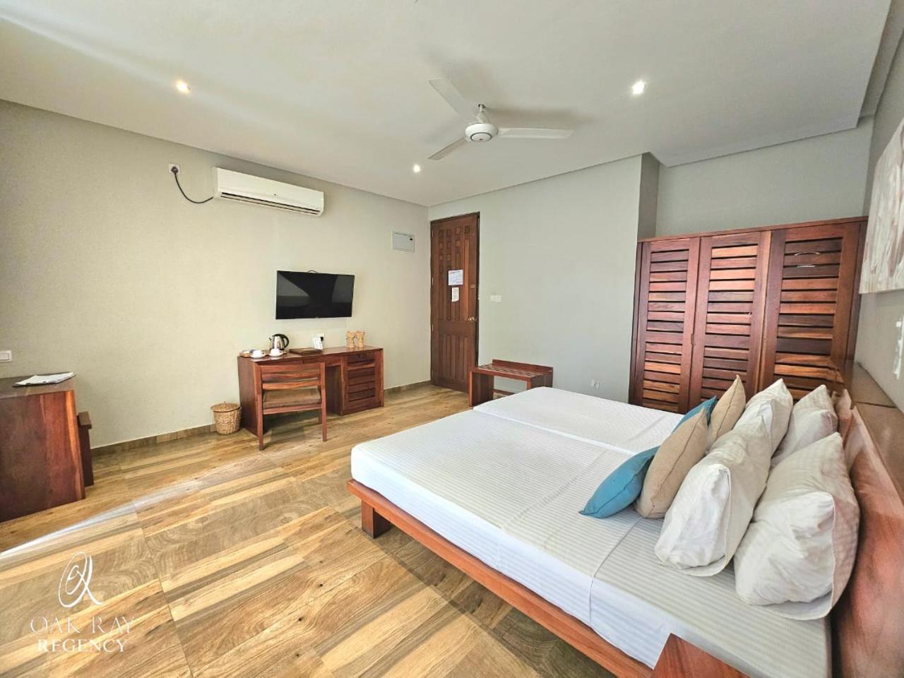 Hotel Oak Ray Regency