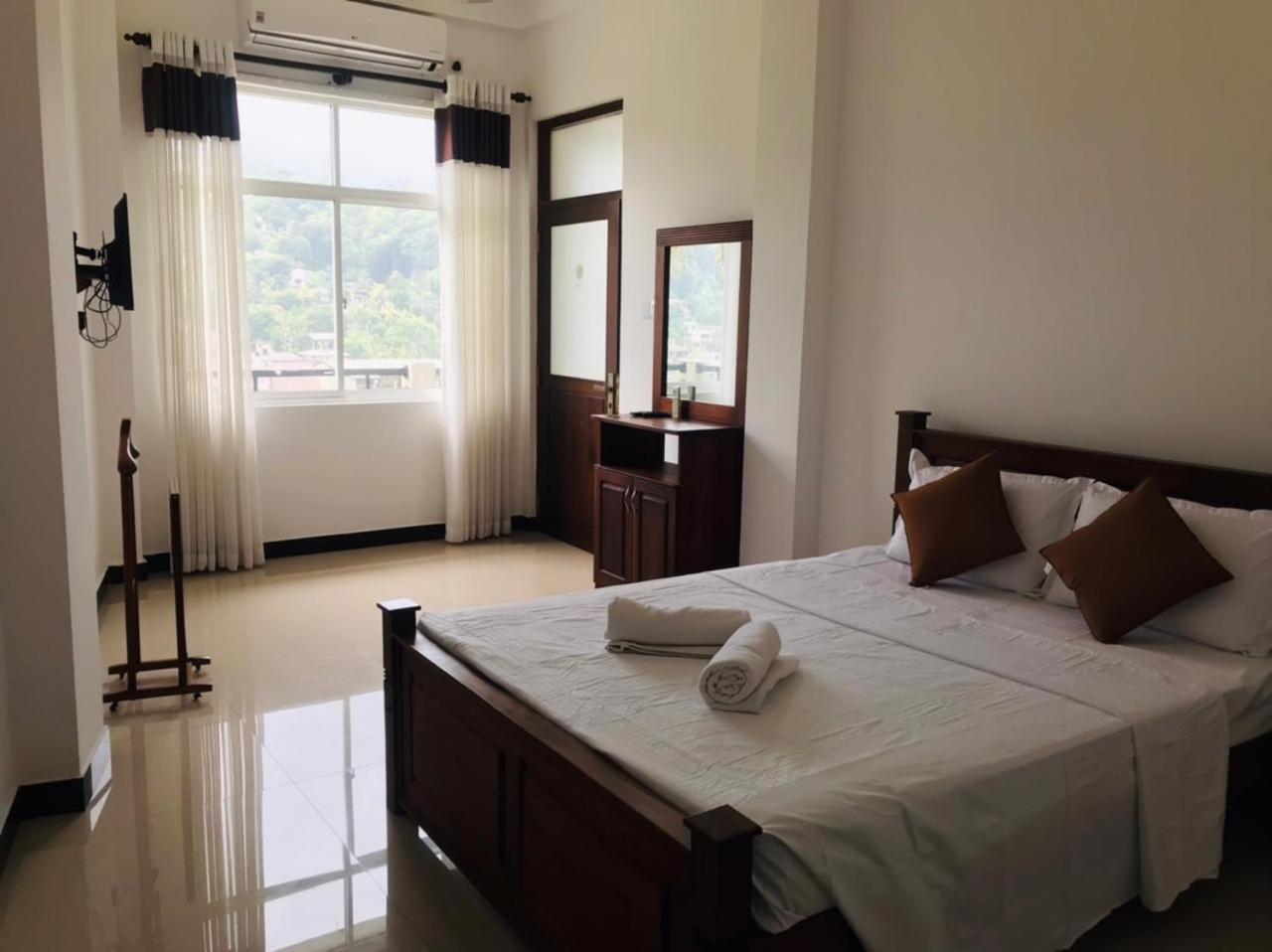 Lake Edge Guest house *