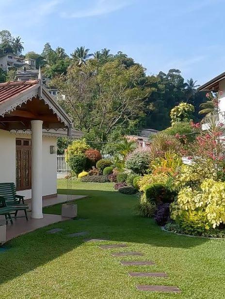 Whitegatekandy Guest house Kandy