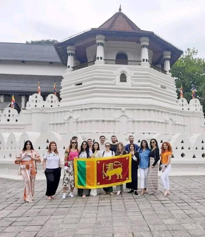 Laaya * Kandy