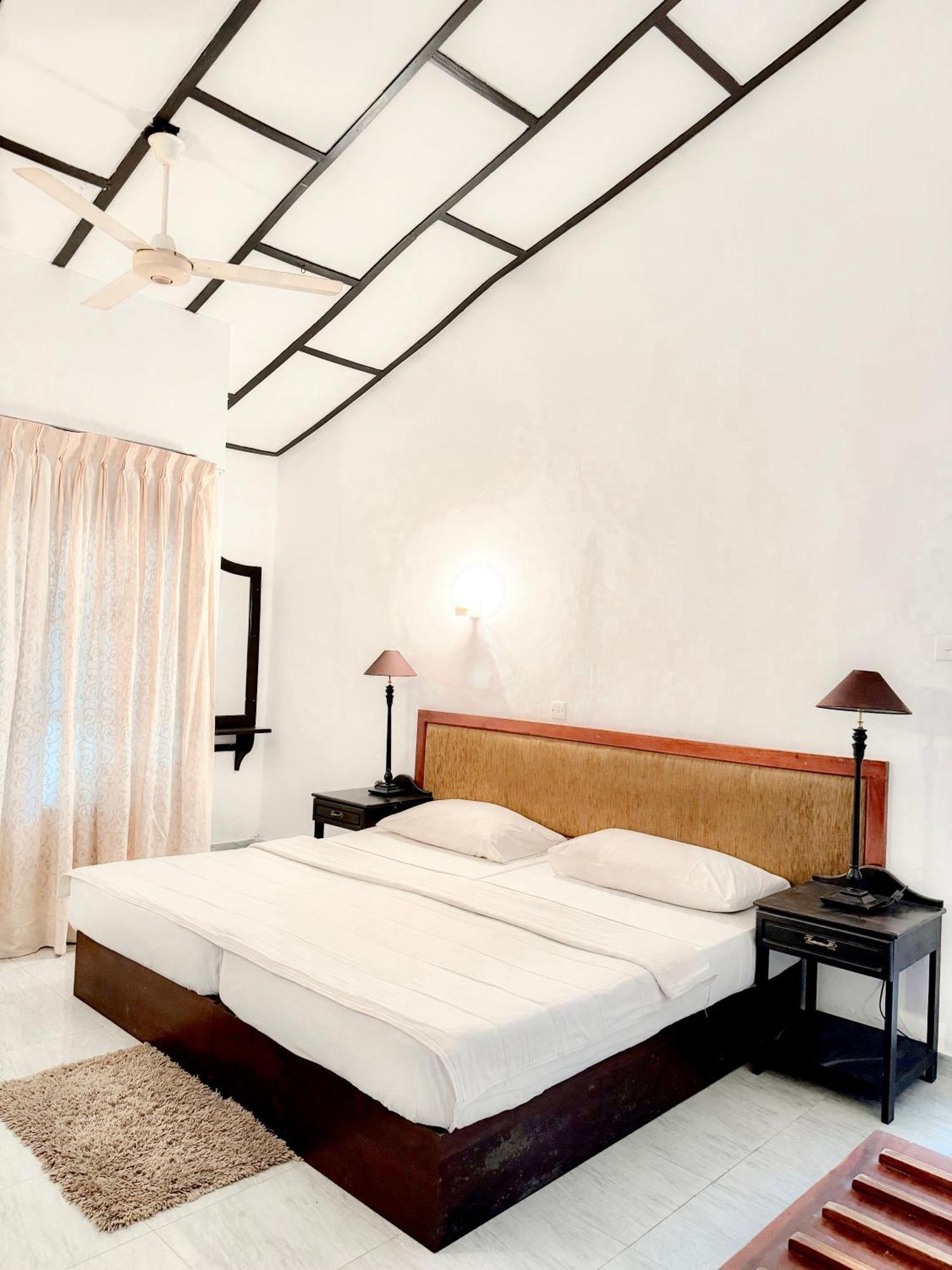 Moonbeam Hotel *