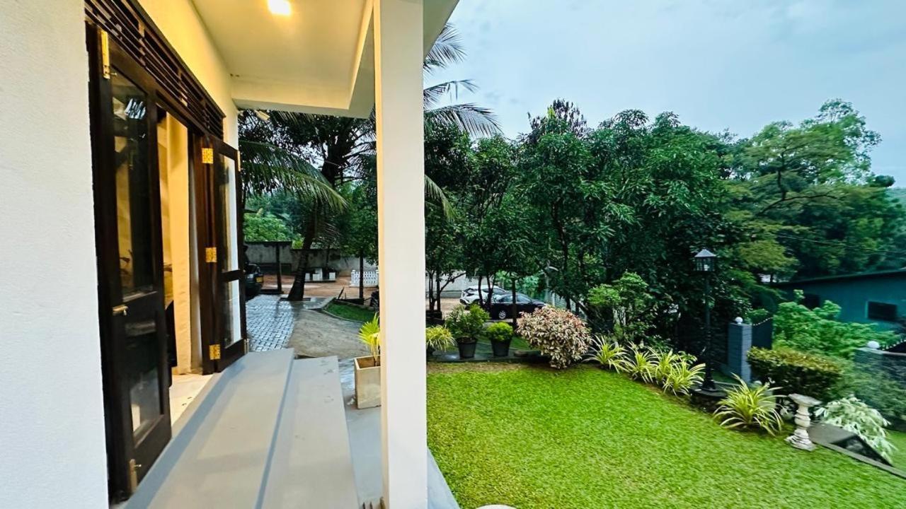 Villa V Meepe Kandy