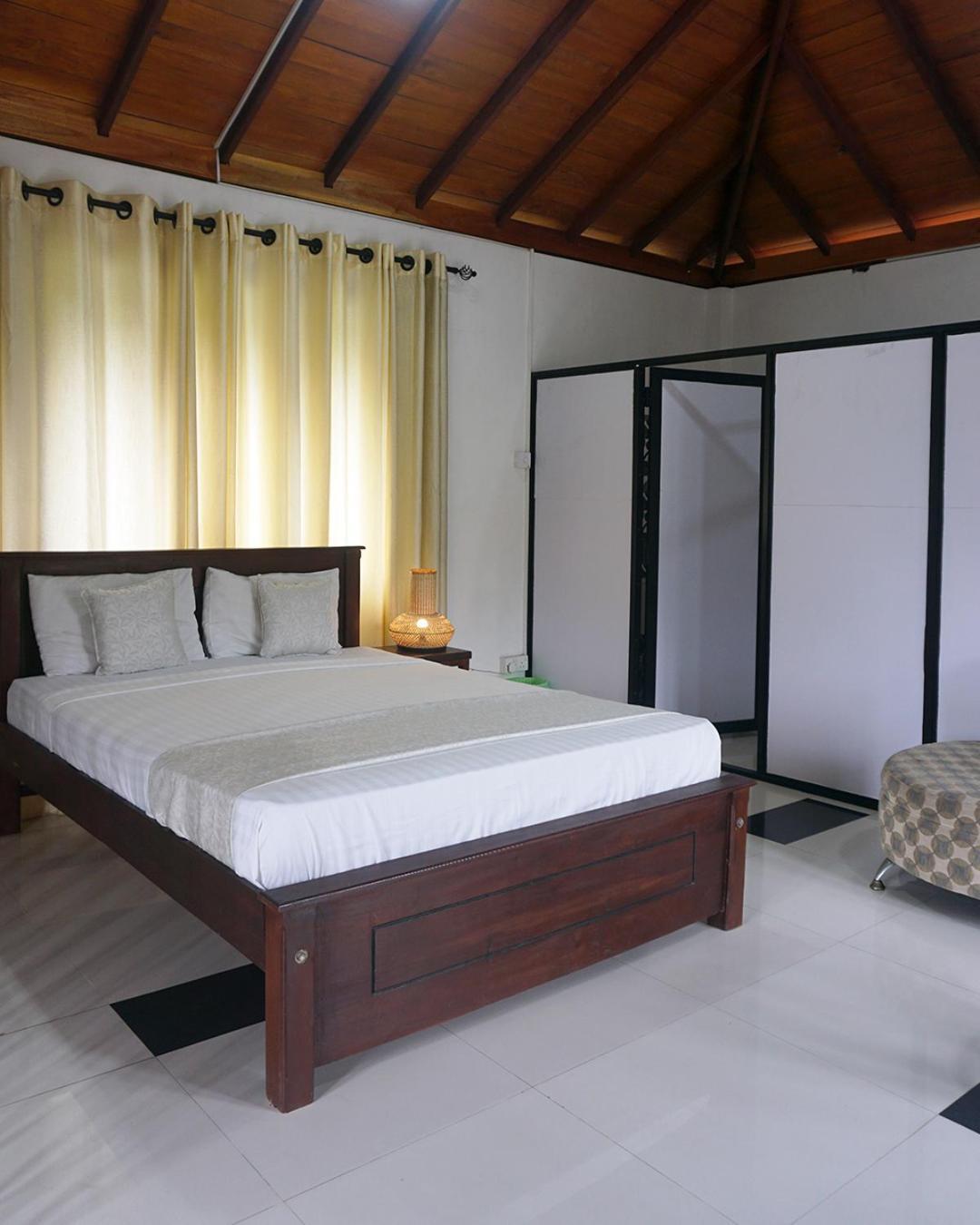 Mountain Solace Homestay *