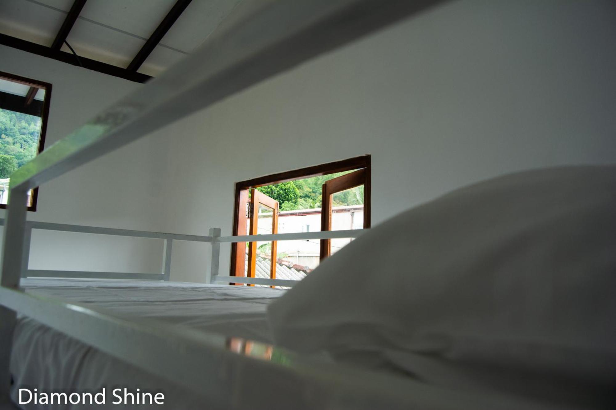 Hostel Diamond Shine And Bunk Beds *