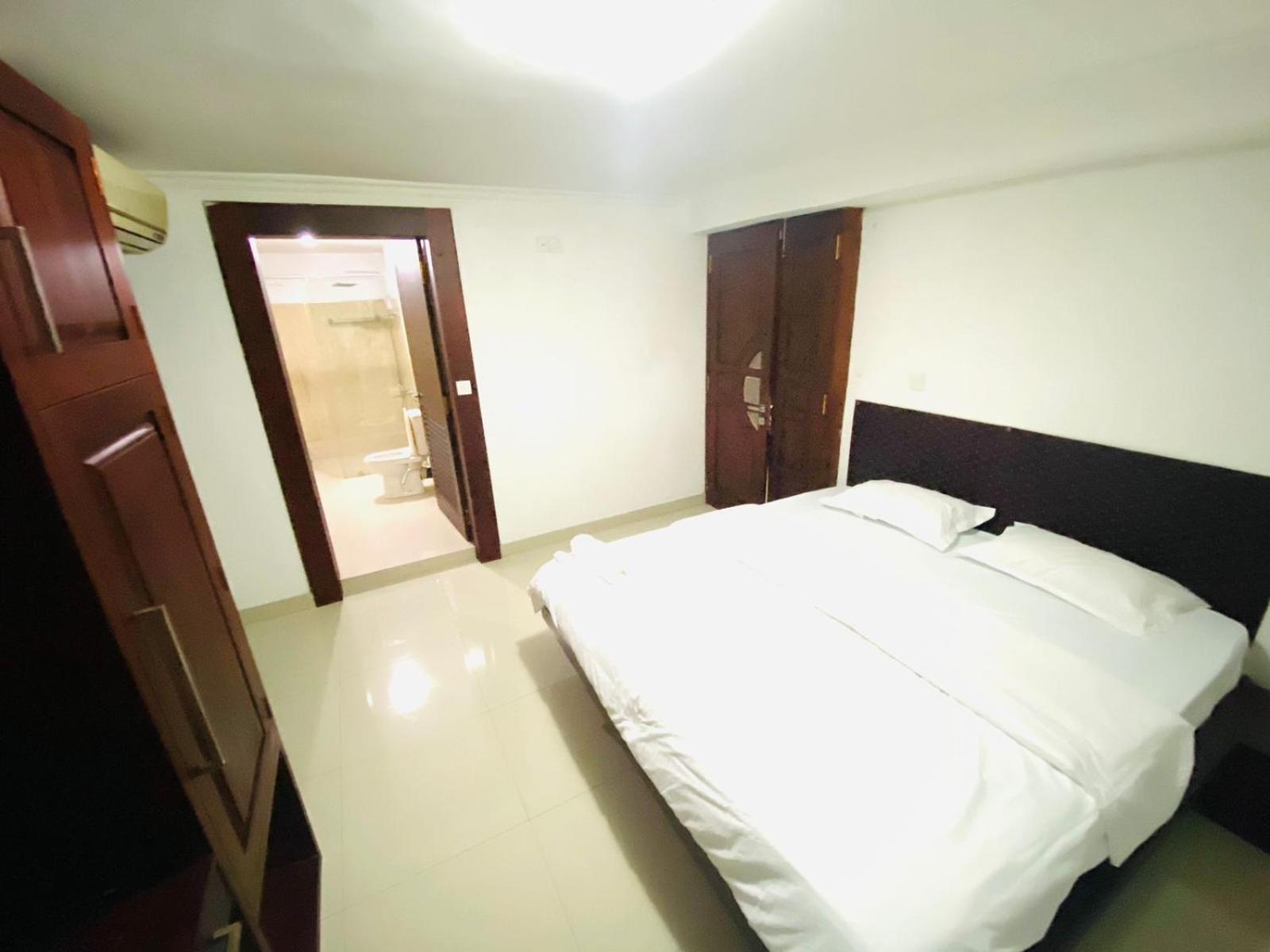 Hotel By Lakjaya