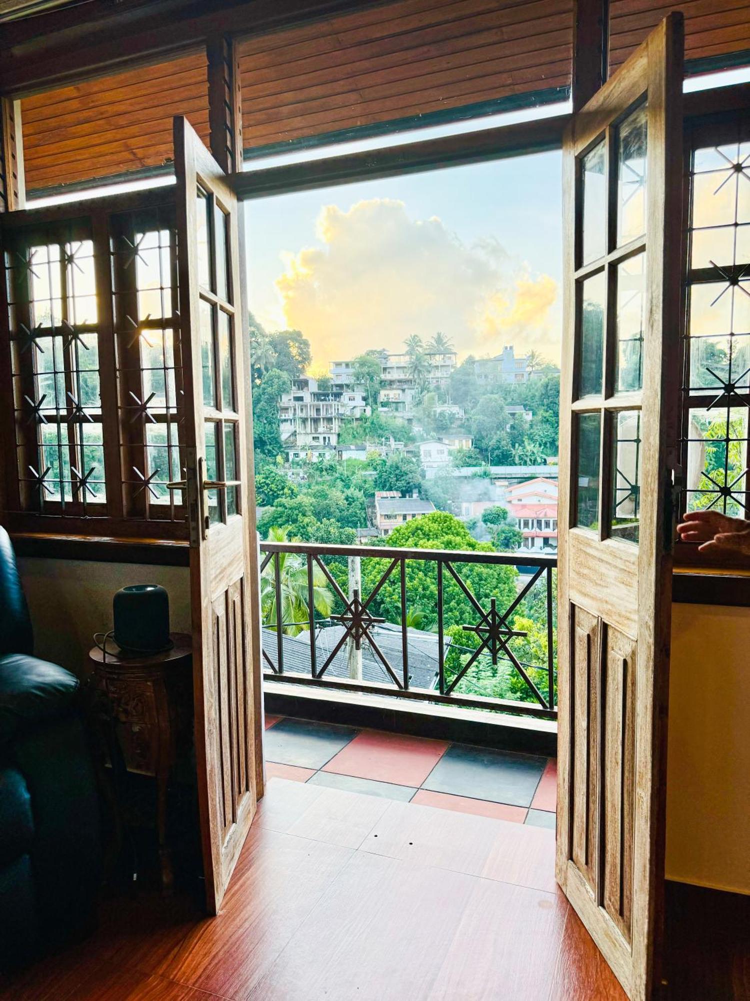 The Tenthola Kandy