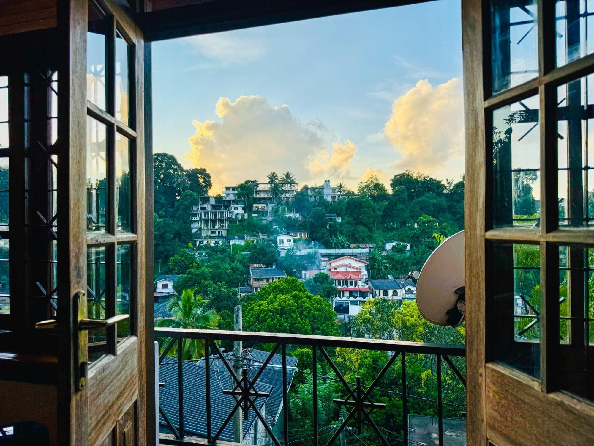 The Tenthola 3* Kandy
