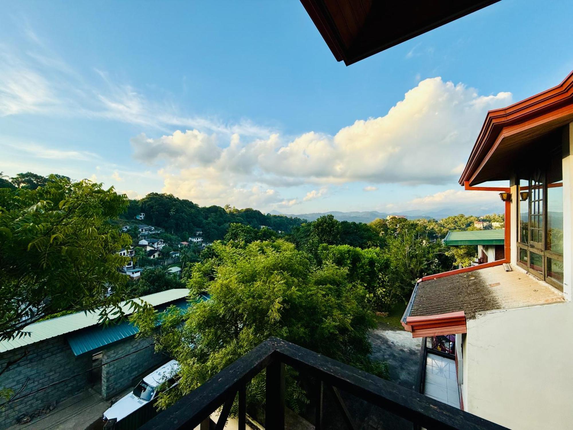 The Tenthola 3* Kandy