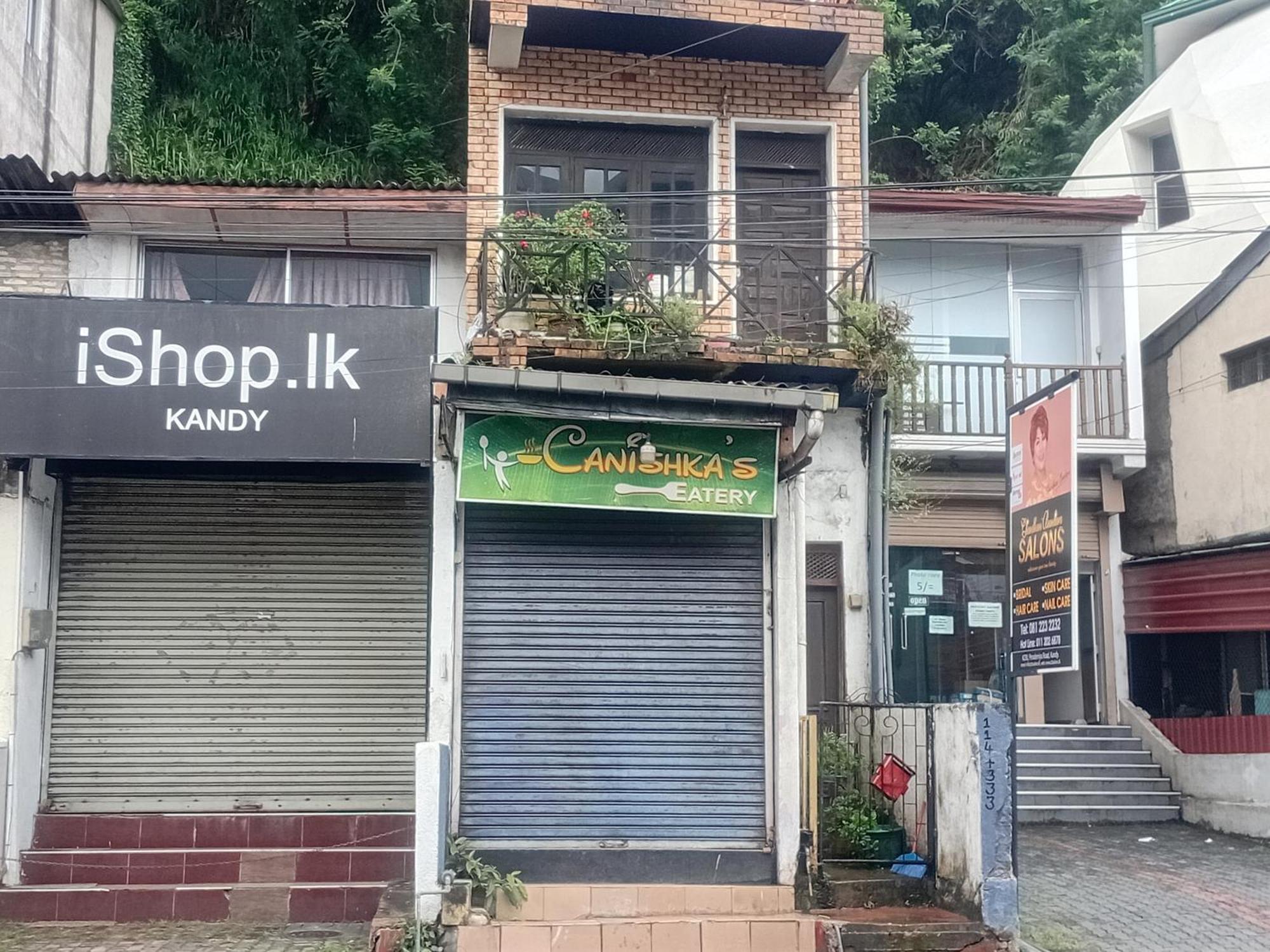 Katze Hostel *