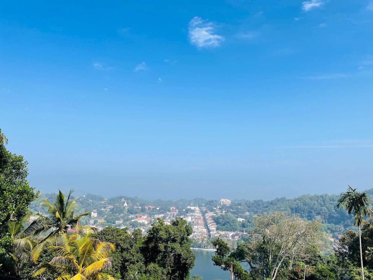 Avora Ridge
