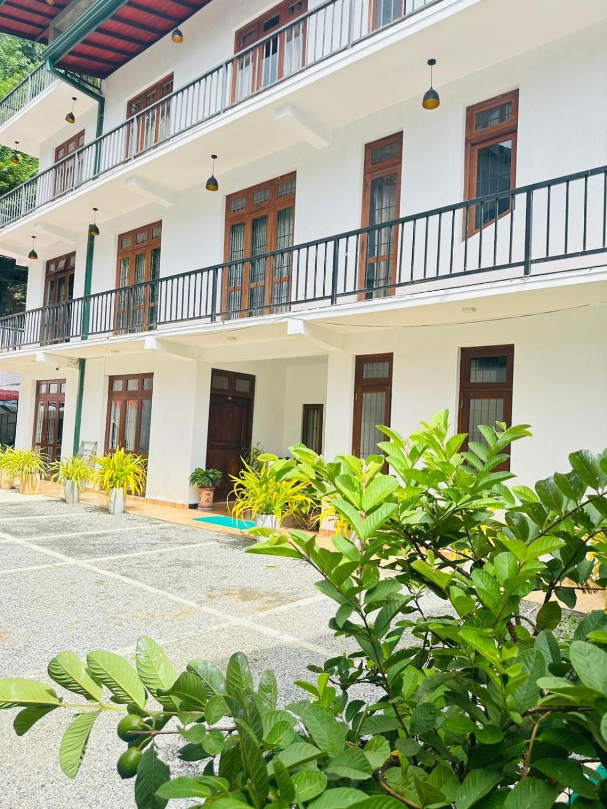Lakeside Escape Kandy