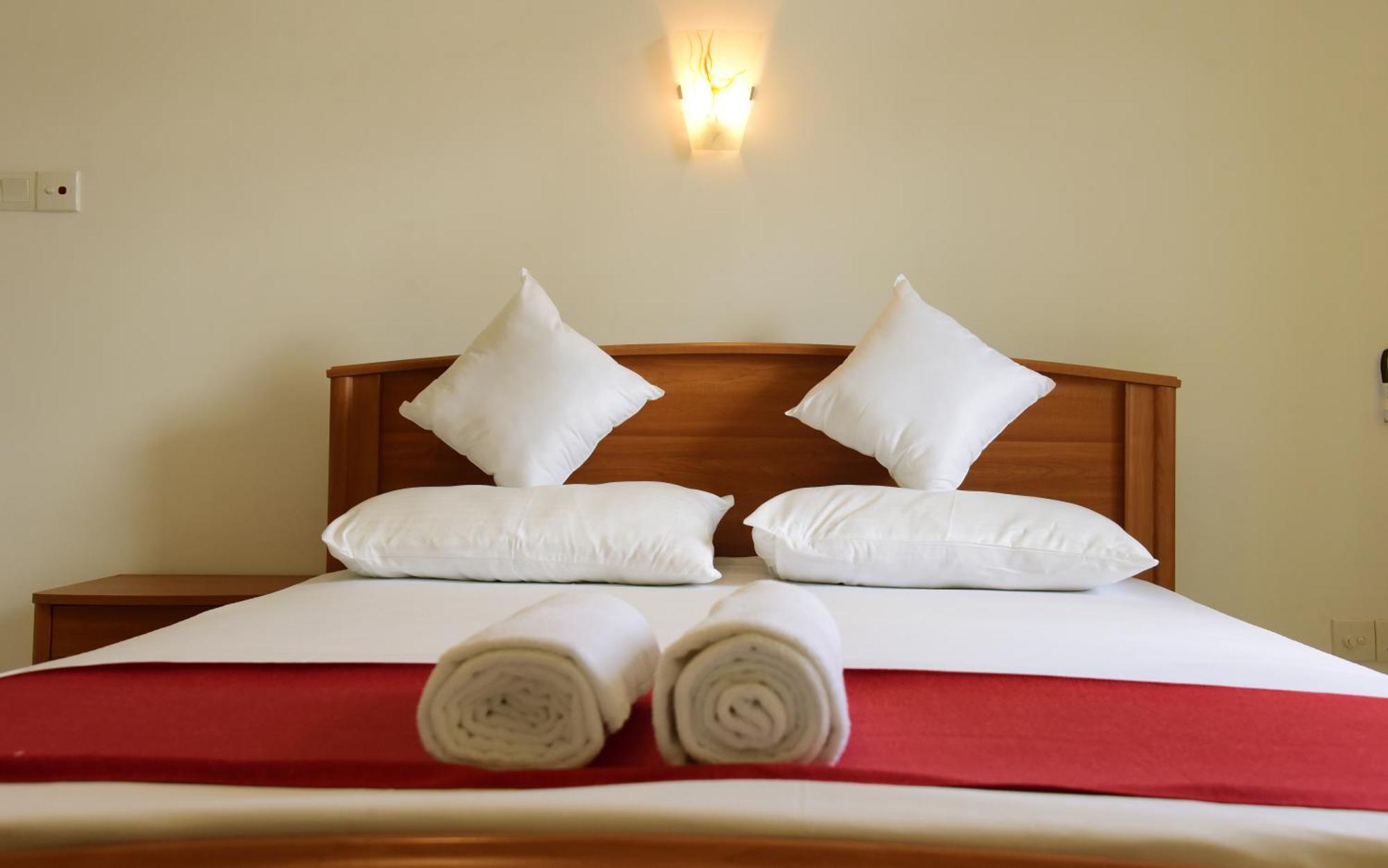 Lakeside Escape Bed & Breakfast *