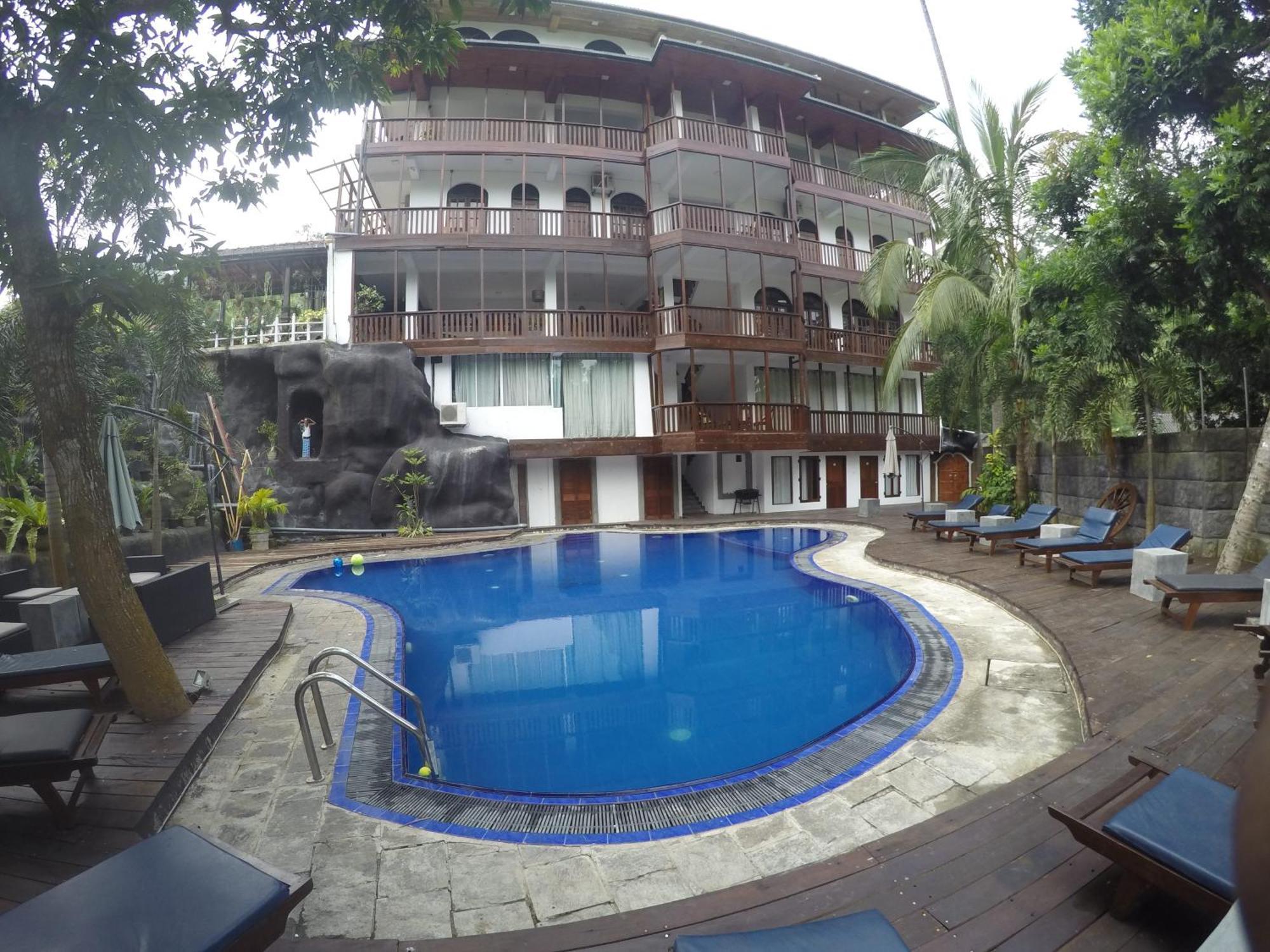 Sunray Hotel