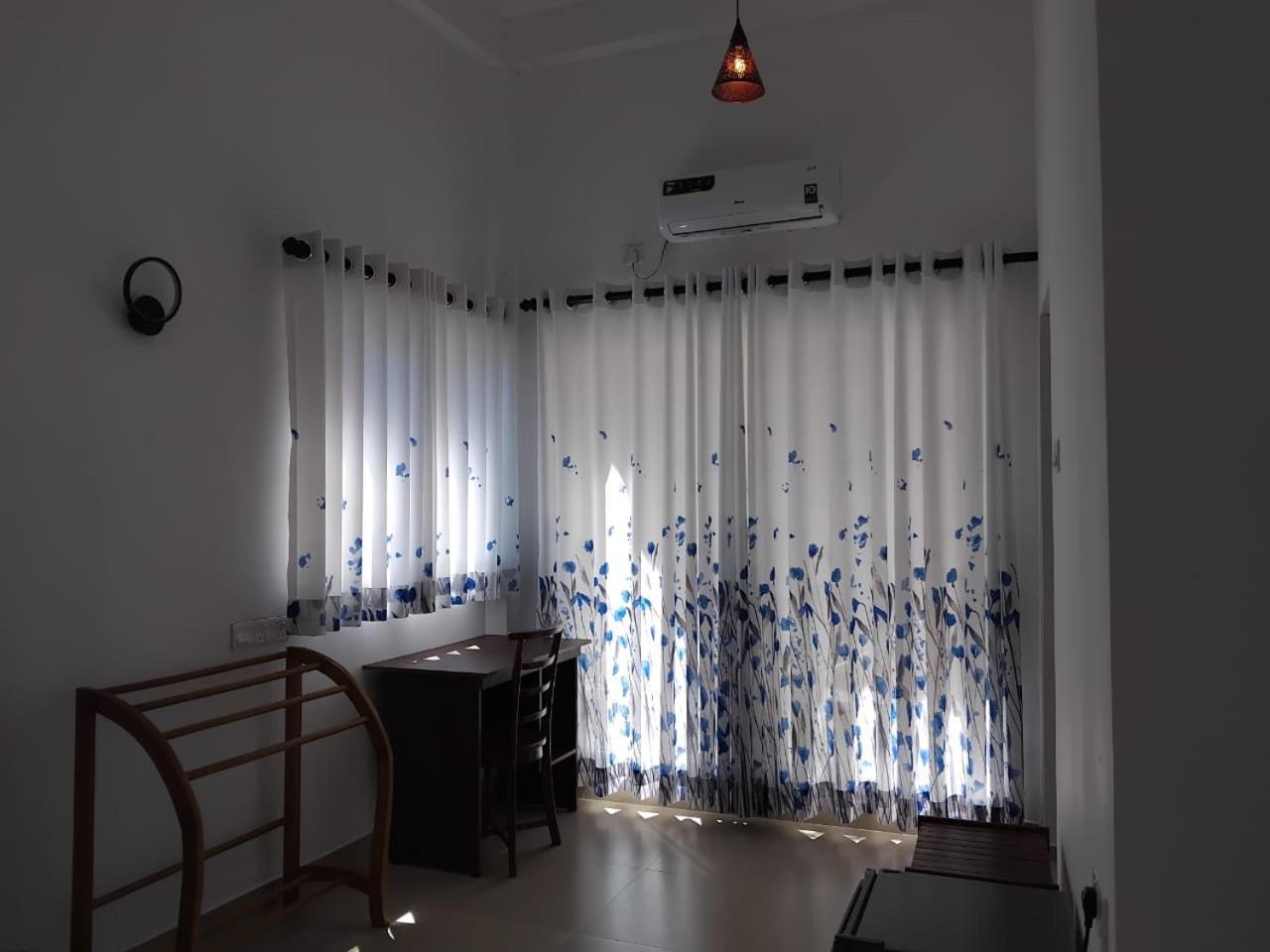 Bed & Breakfast White