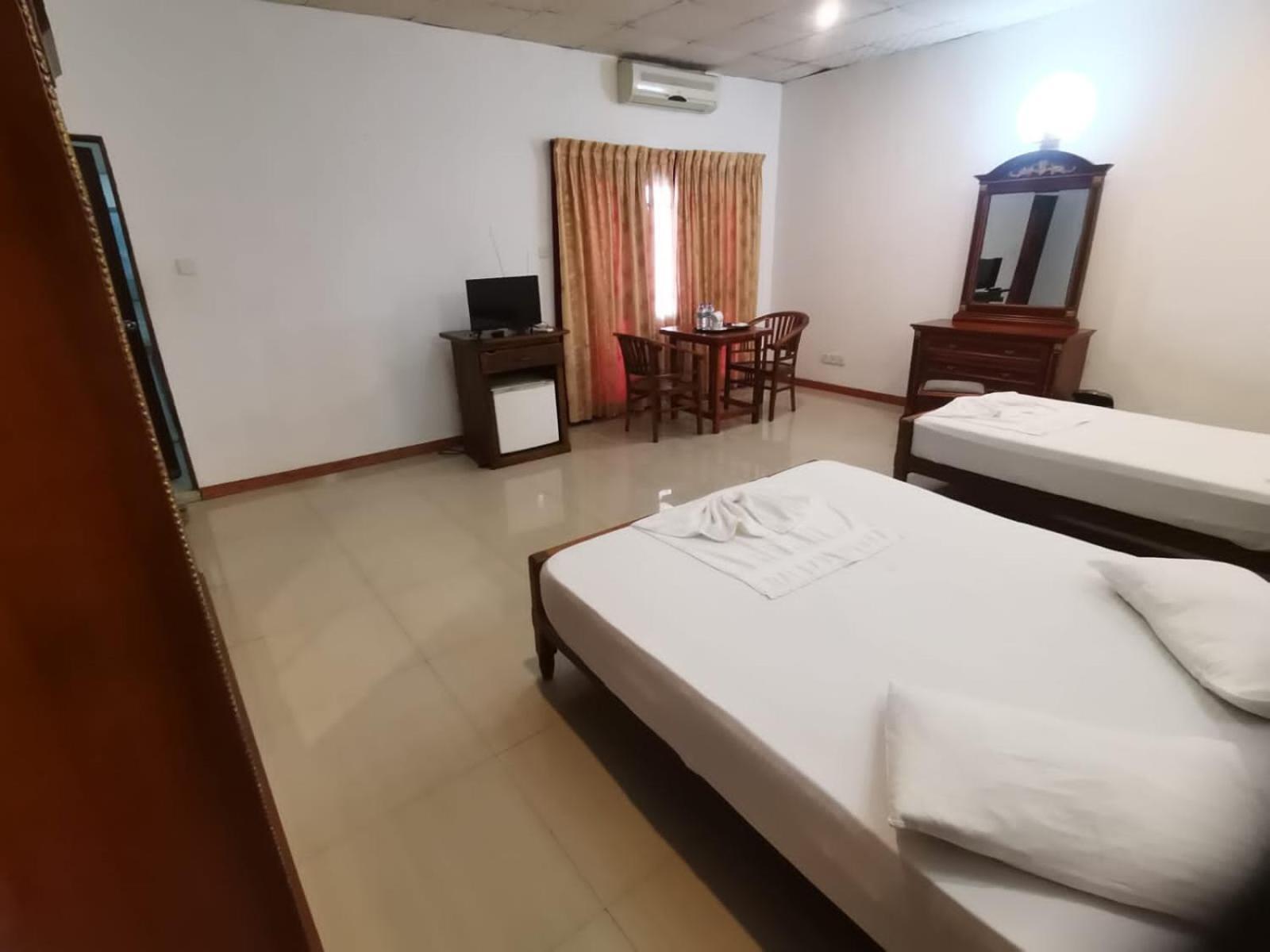 Delma Mount View Hotel *