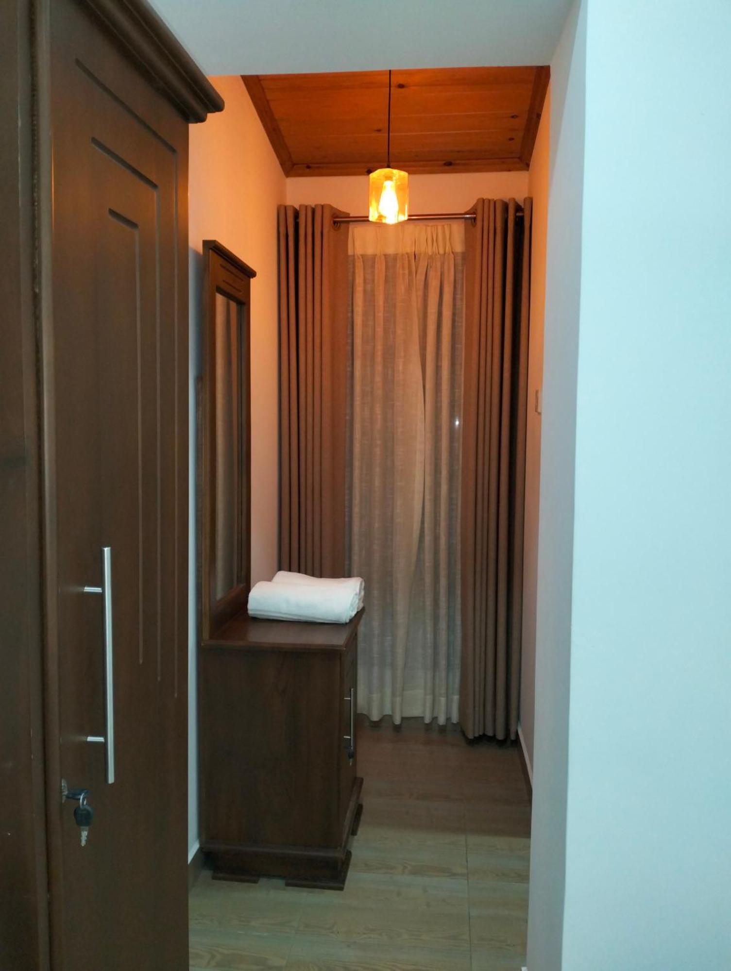 Jacks Lounge And Hotel 2*