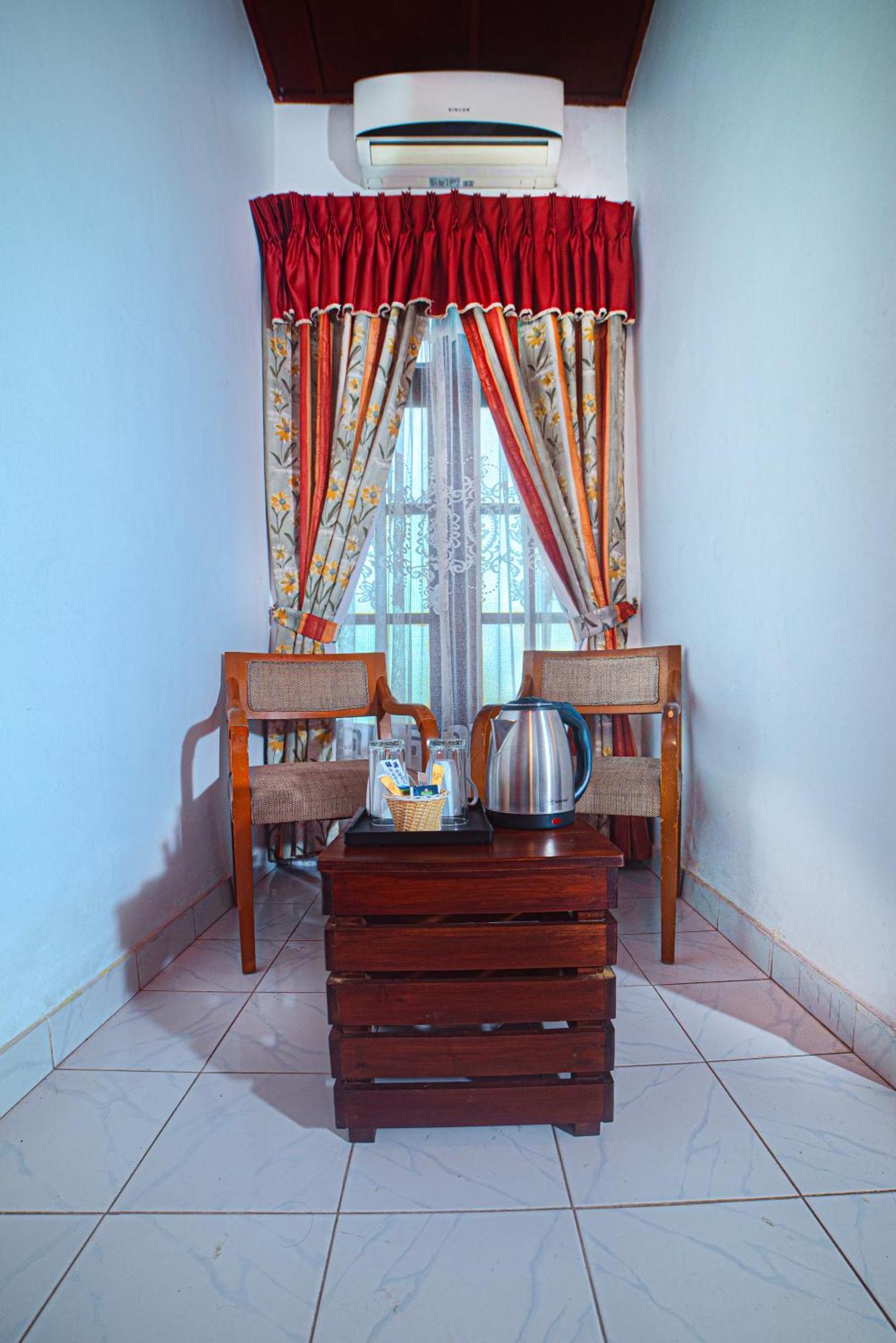 King Ray By Tbs Hotel Kandy