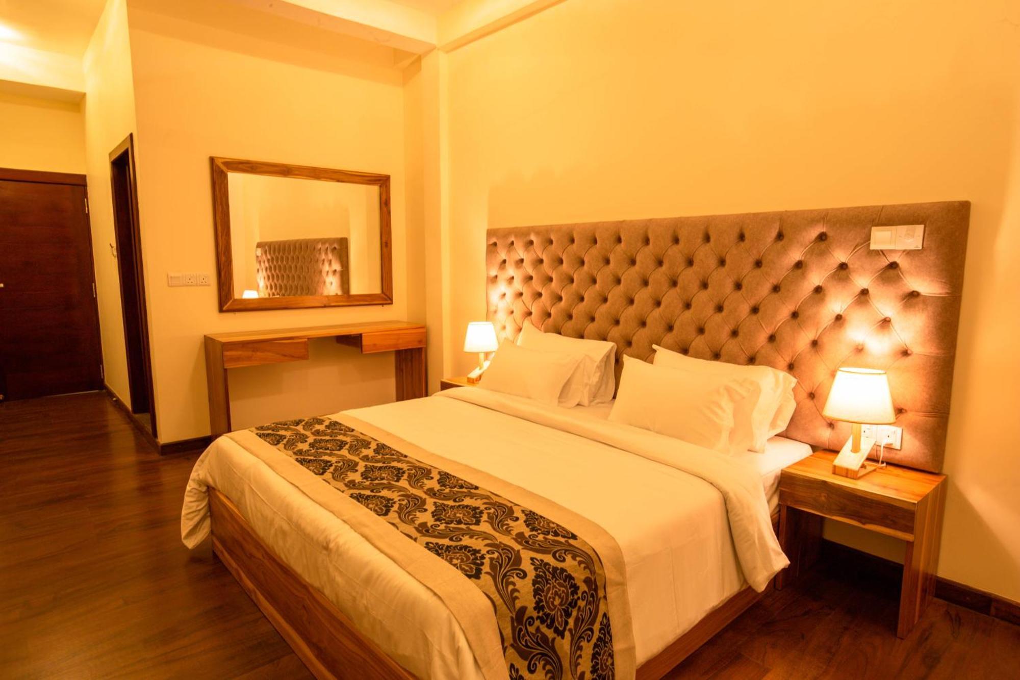 Manthra Leisure Hotel