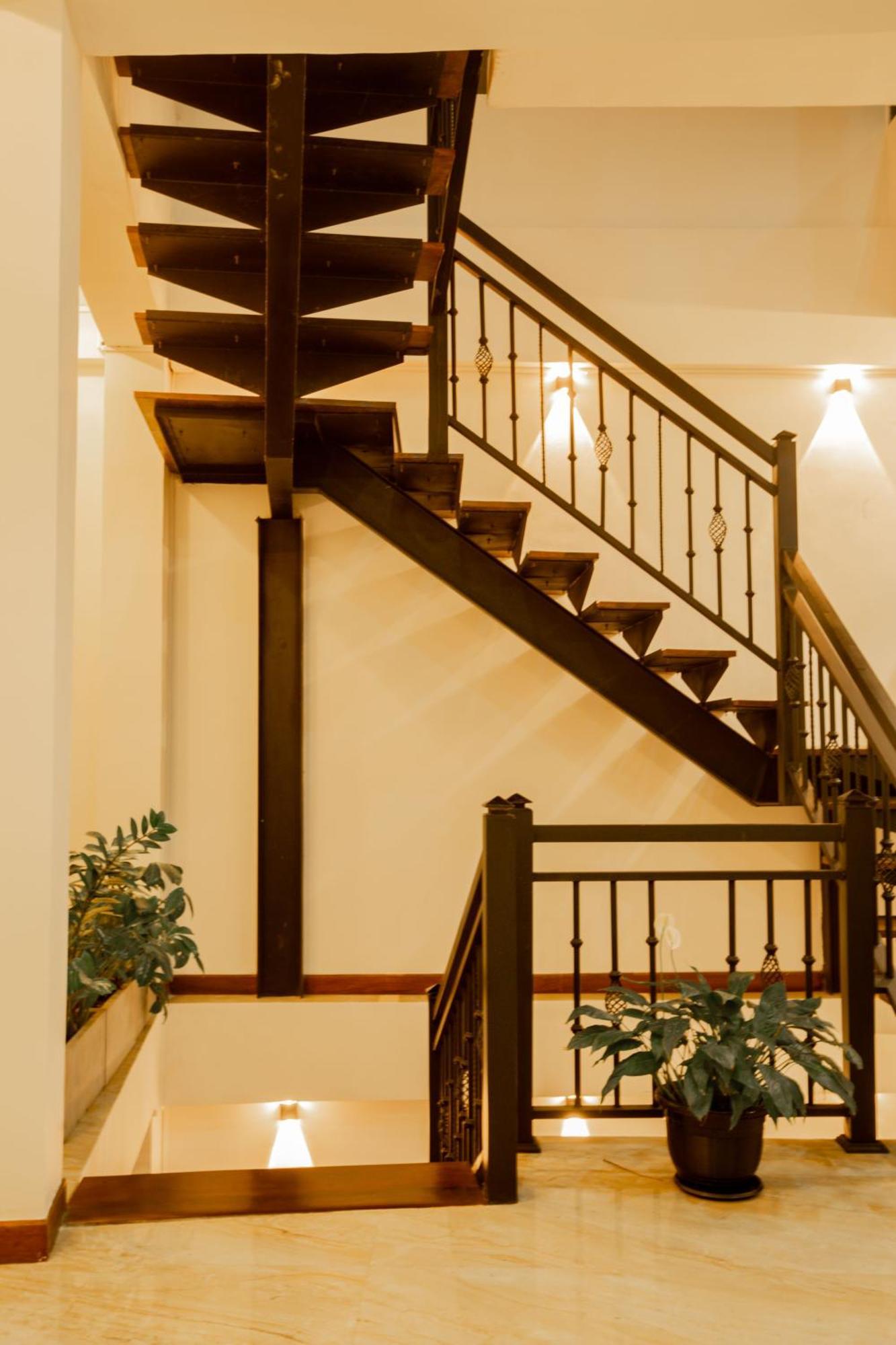 Manthra Leisure Hotel *