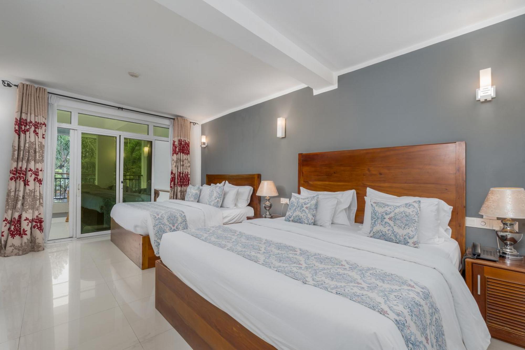 Hotel Travellers Nest 4*