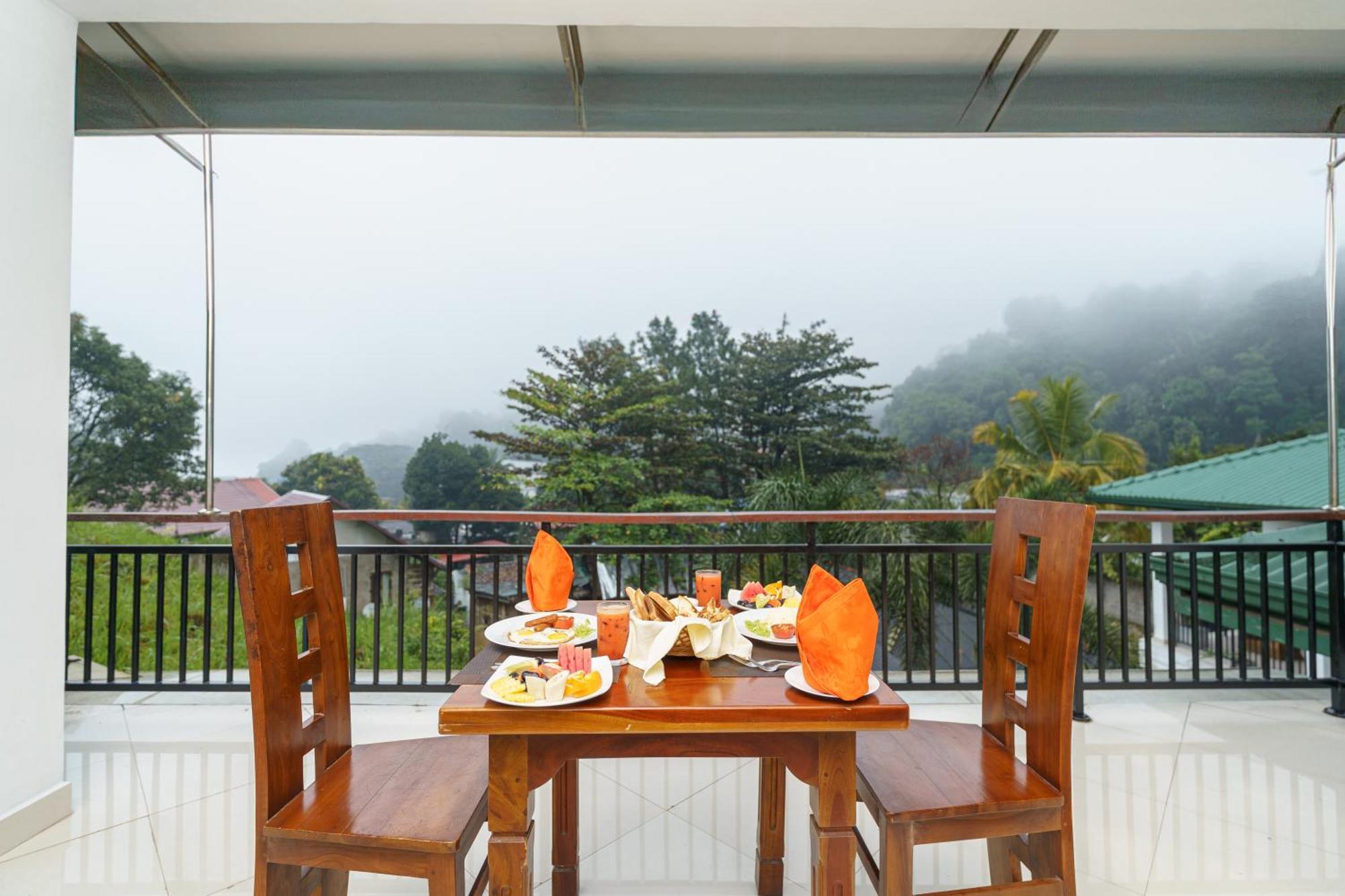 Hotel Travellers Nest Kandy