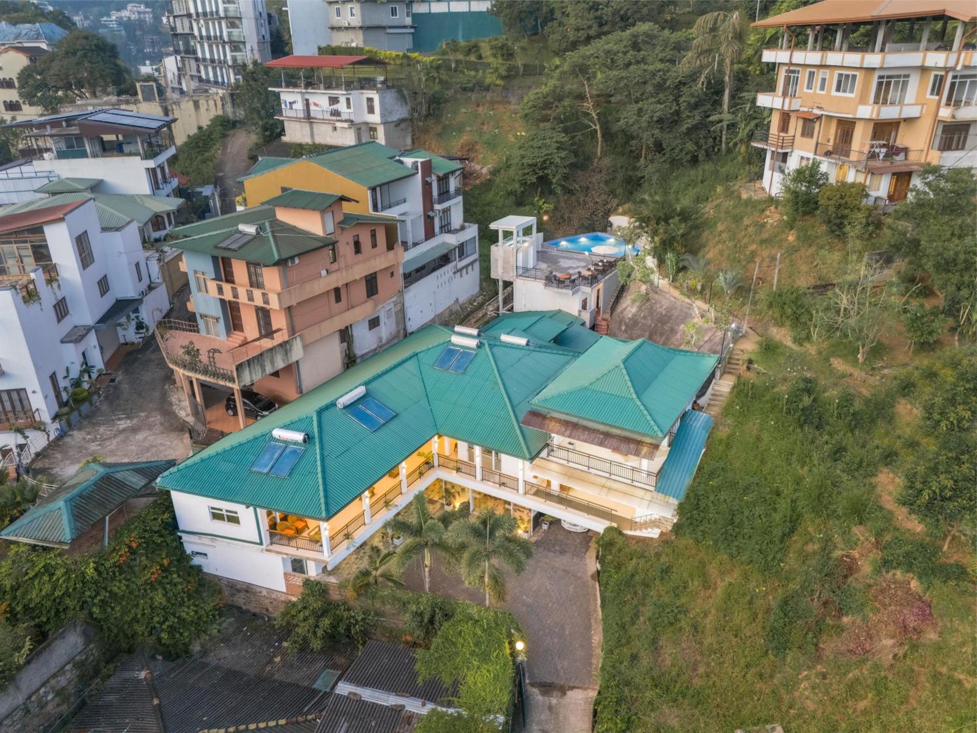 Hotel Travellers Nest Kandy