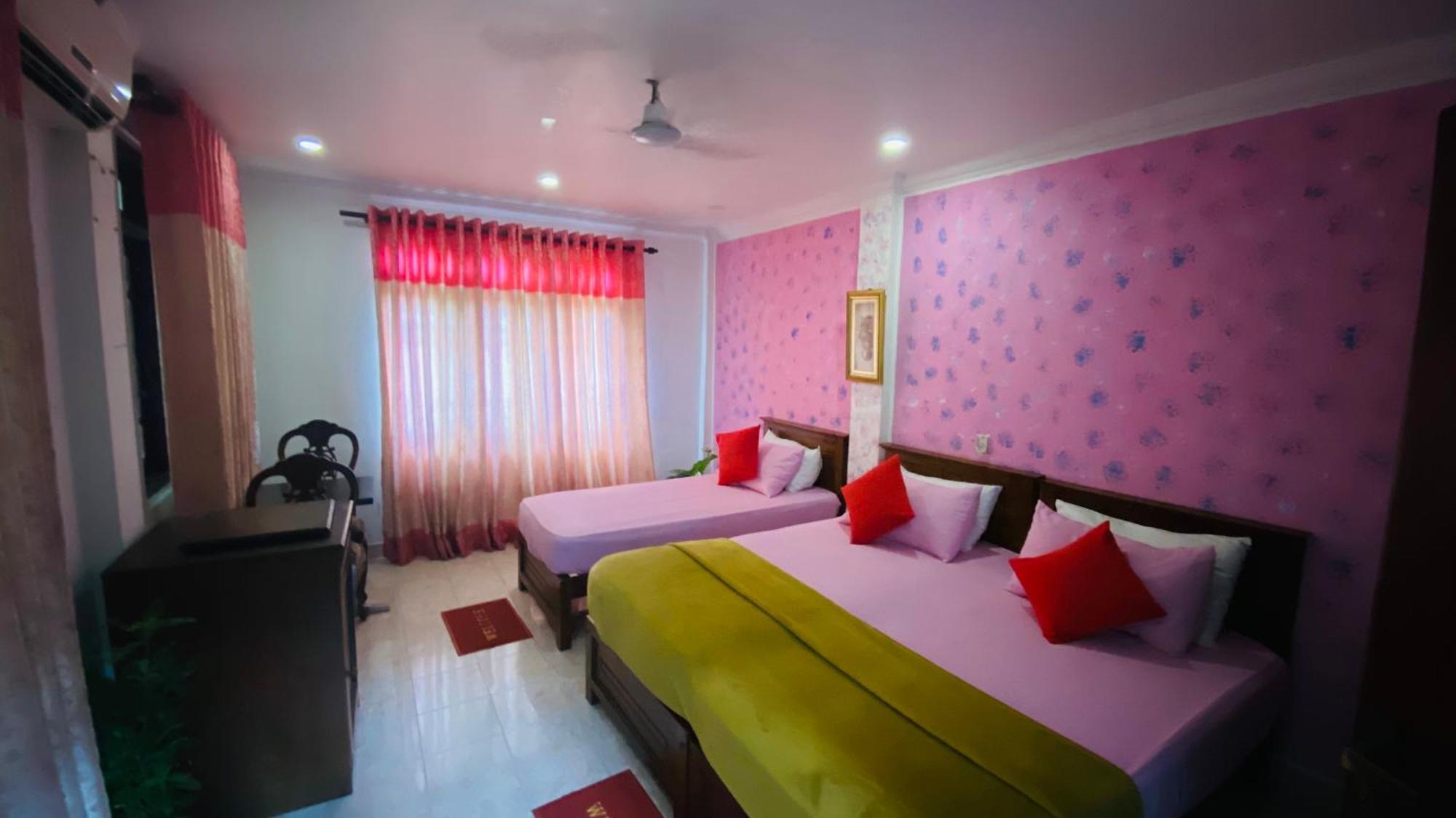 Oak Wood Hotel