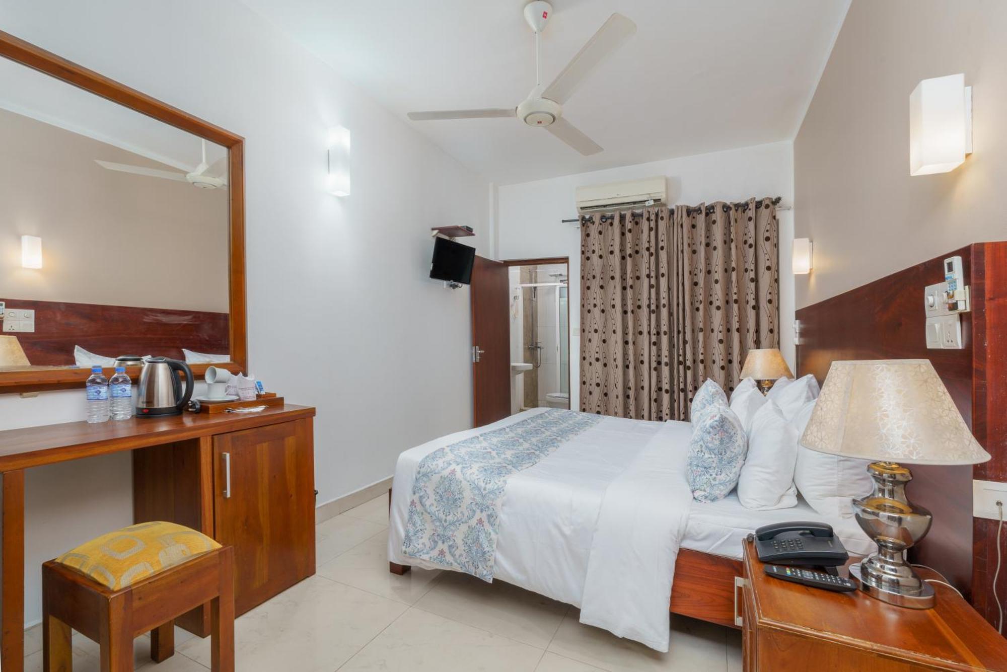 Hotel Travellers Nest Kandy