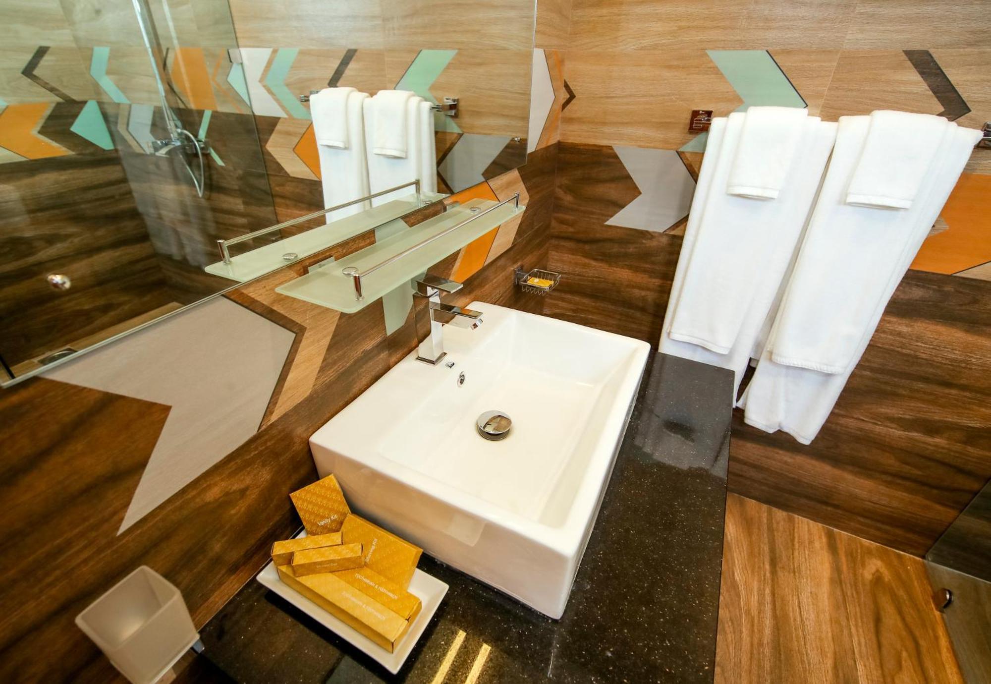 Vishwa Retreat Hotel 4*