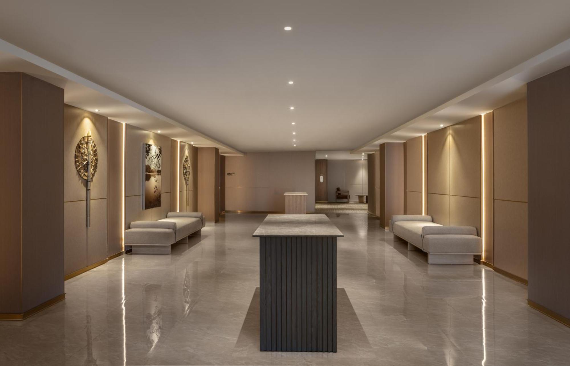 Hotel The Golden Crown 5*