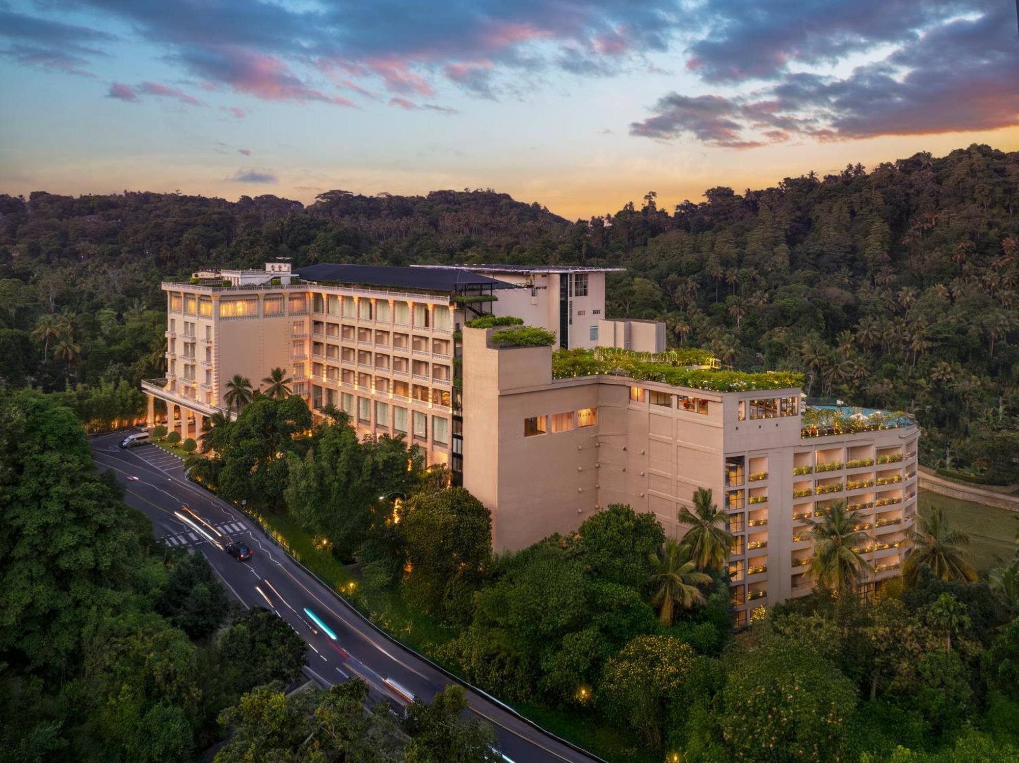 The Golden Crown Hotel 5*