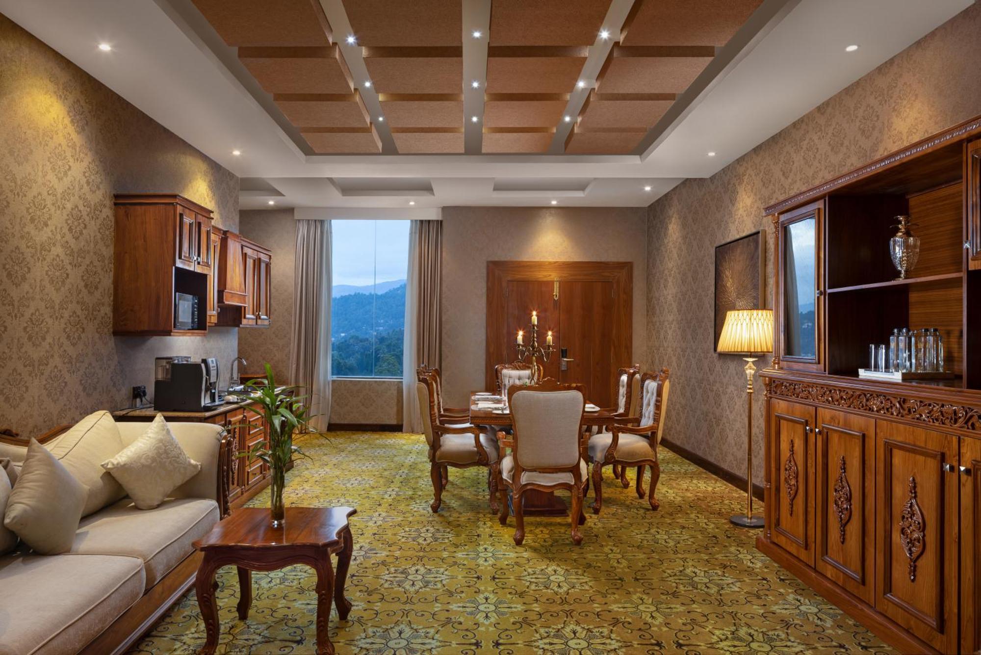 The Golden Crown Hotel Kandy