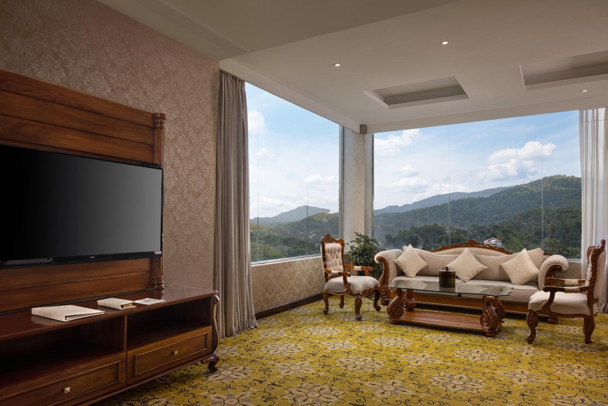 The Golden Crown 5* Kandy