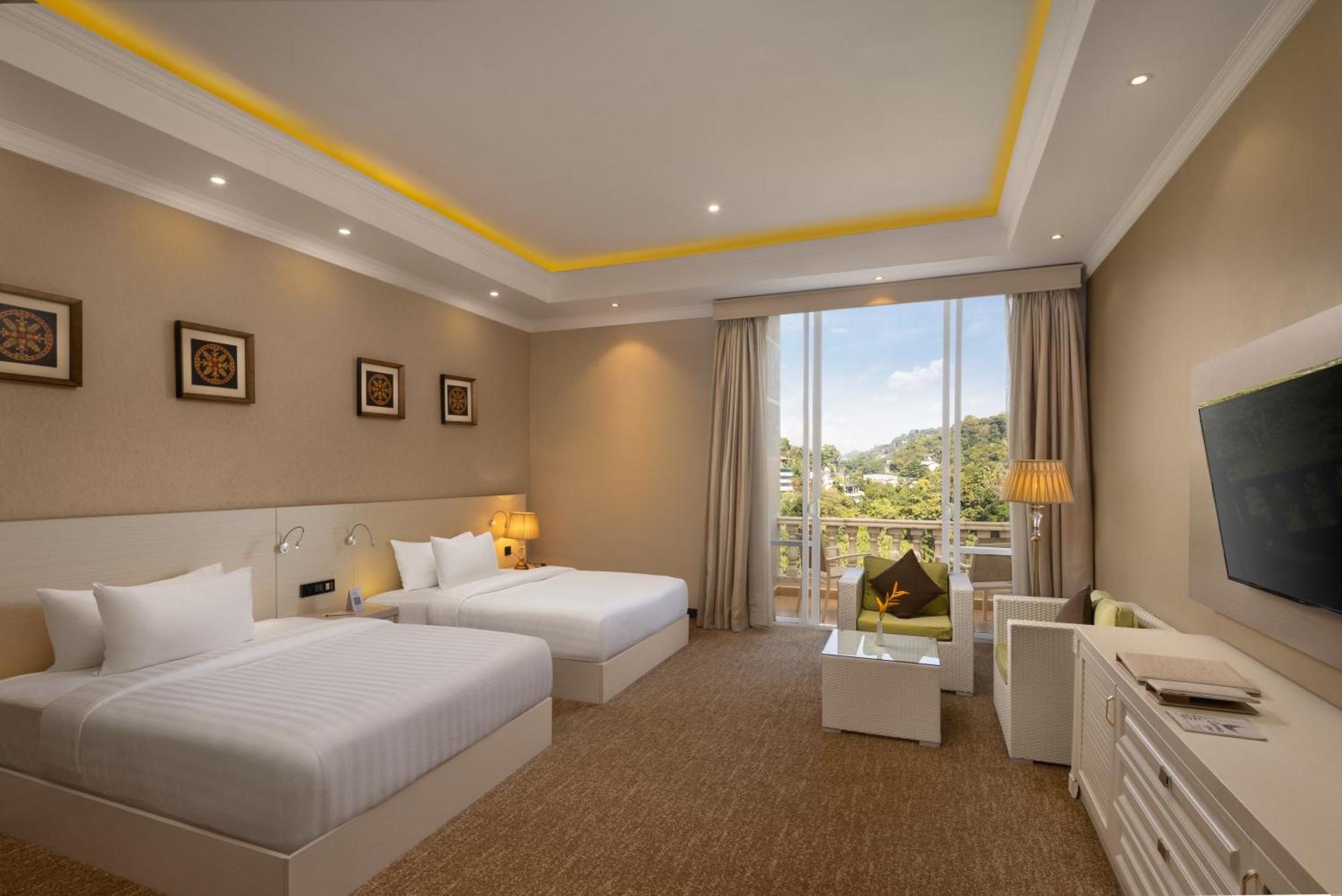 Hotel The Golden Crown 5*