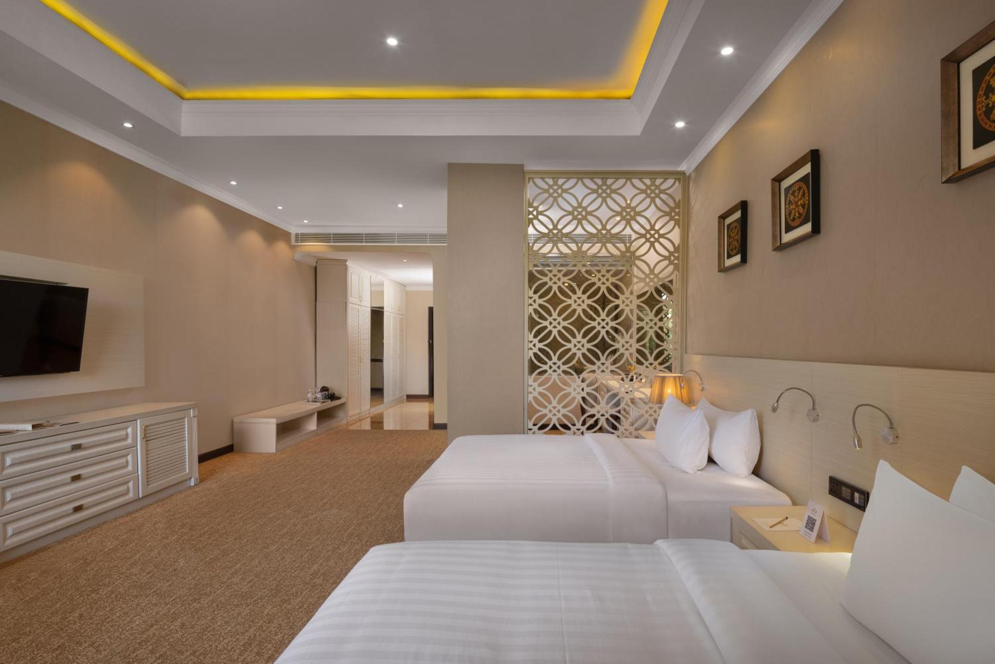 The Golden Crown Hotel Kandy