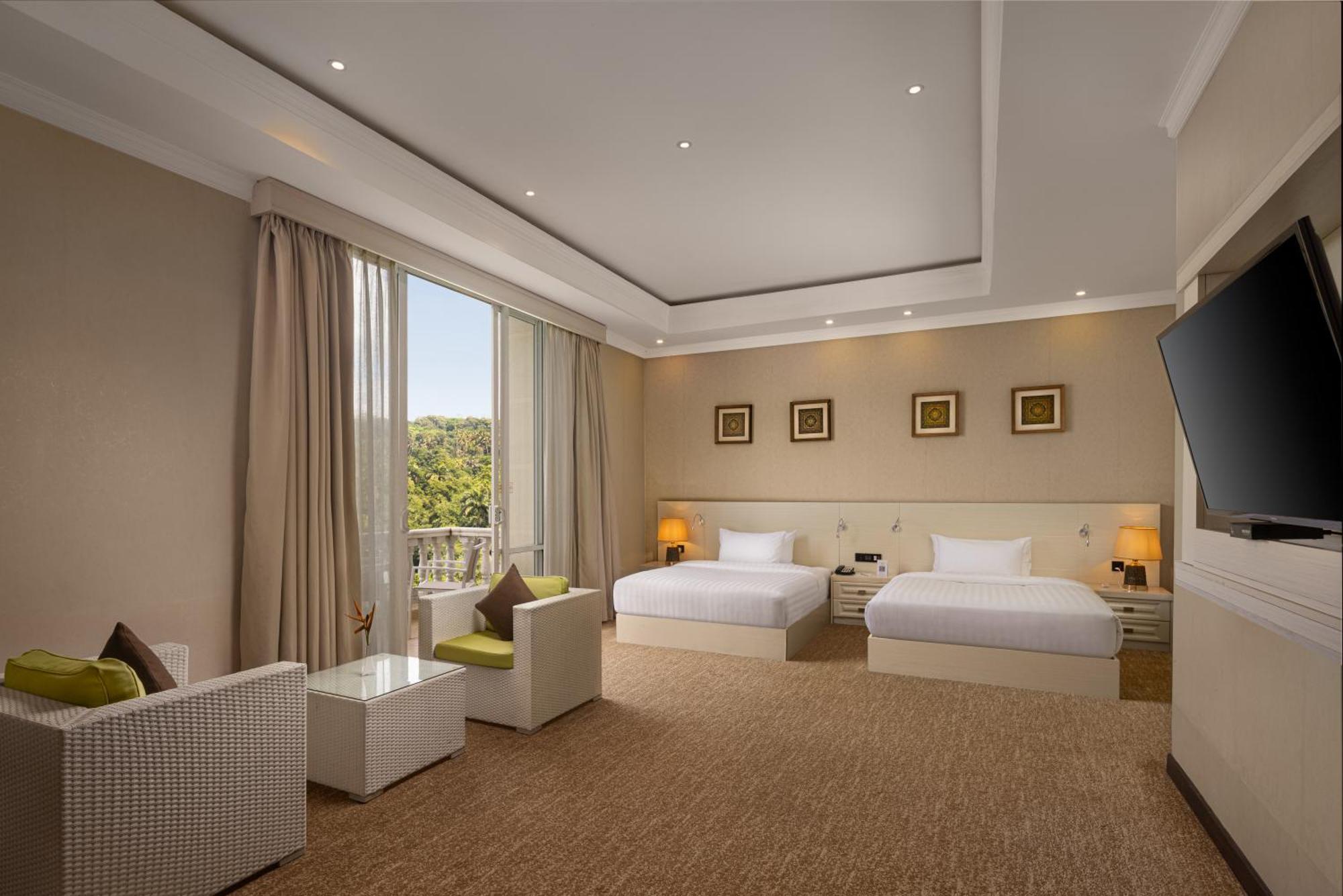 Hotel The Golden Crown
