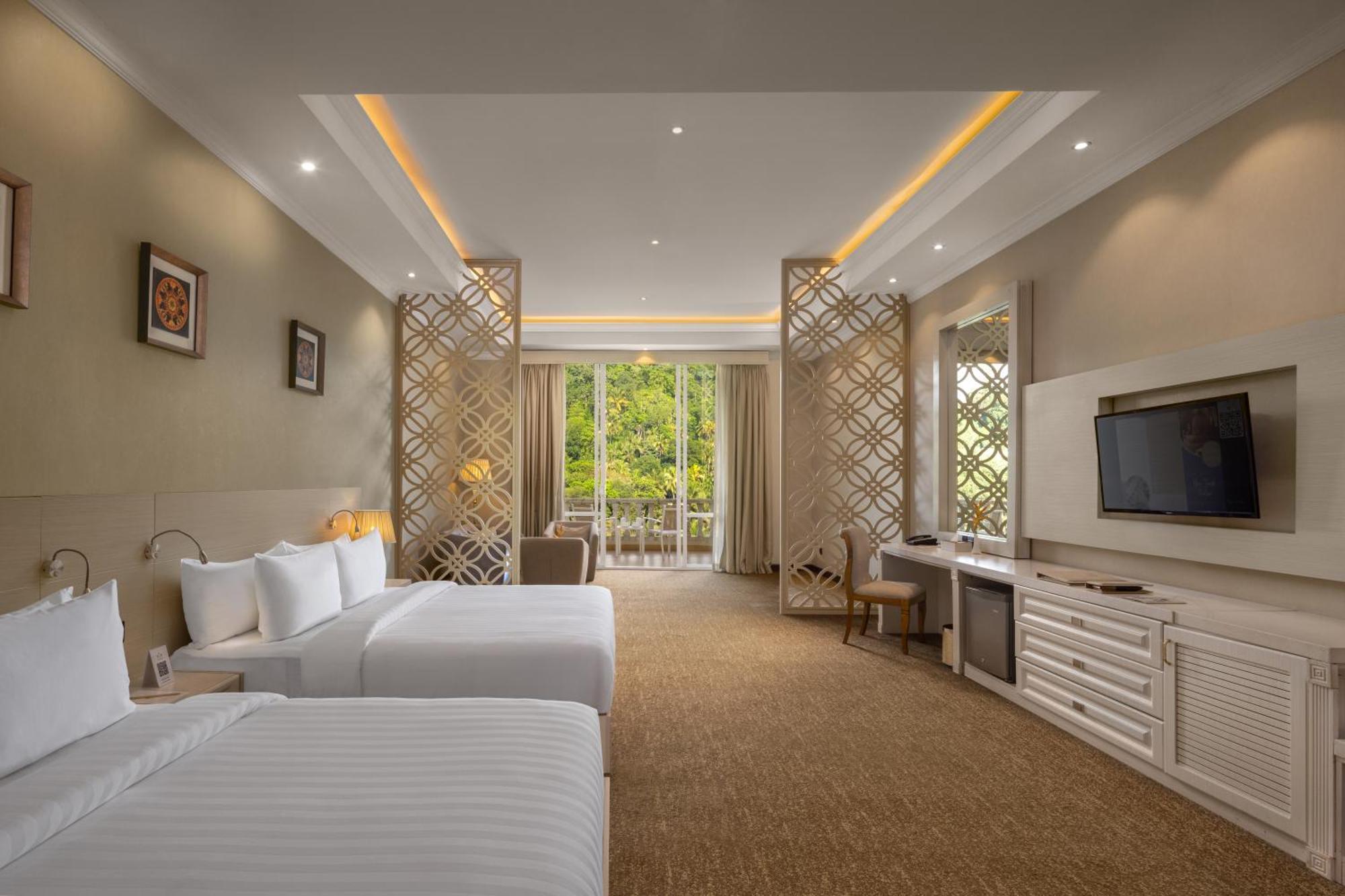 The Golden Crown 5* Kandy