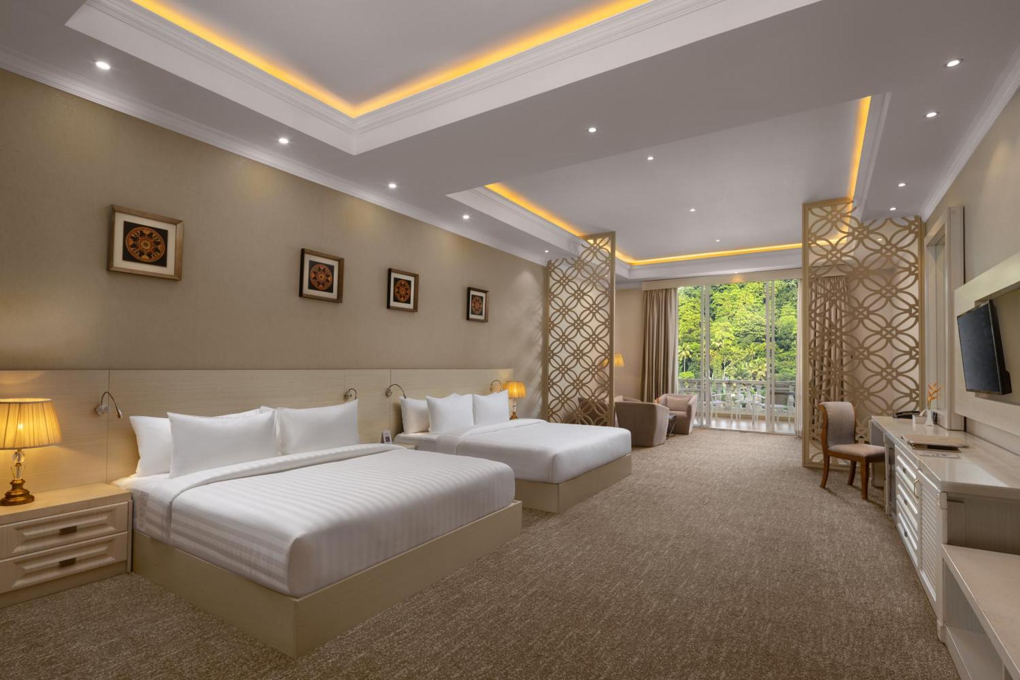 Hotel The Golden Crown